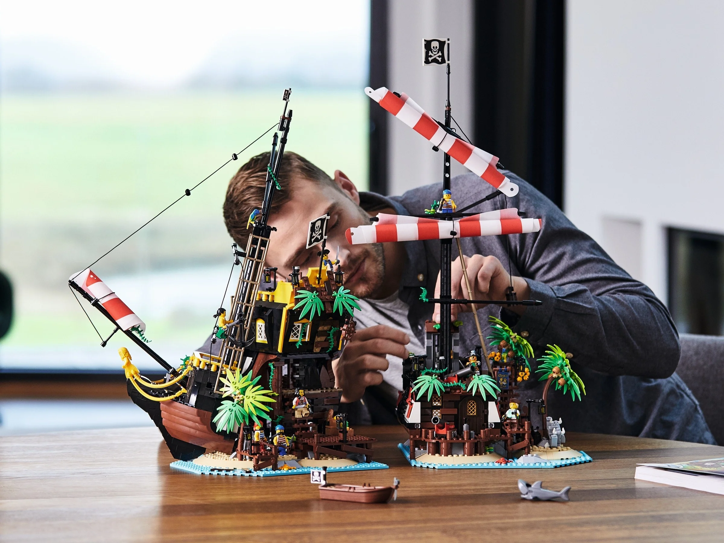 LEGO® 21322 Piraci z Zatoki Barakud - zdjęcie 10