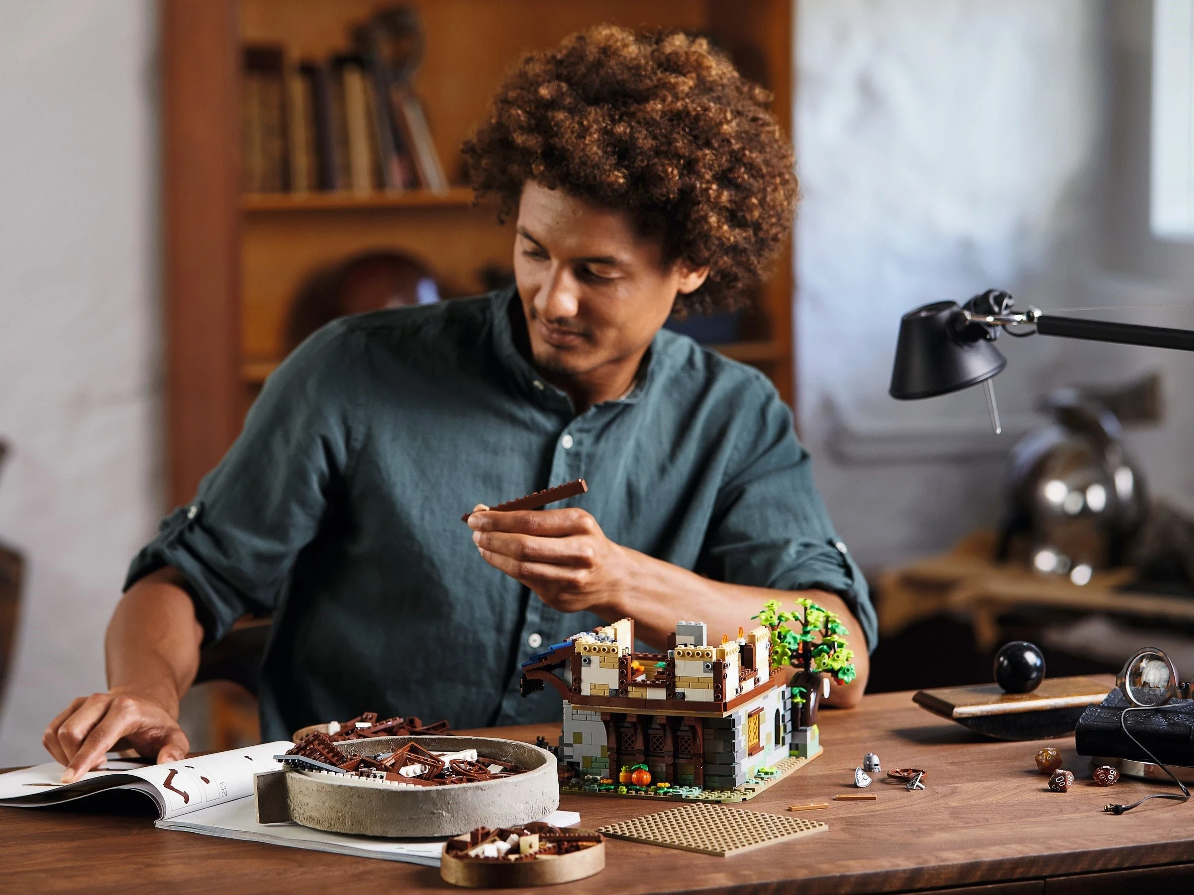 LEGO® 21325 Średniowieczna kuźnia - zdjęcie 23
