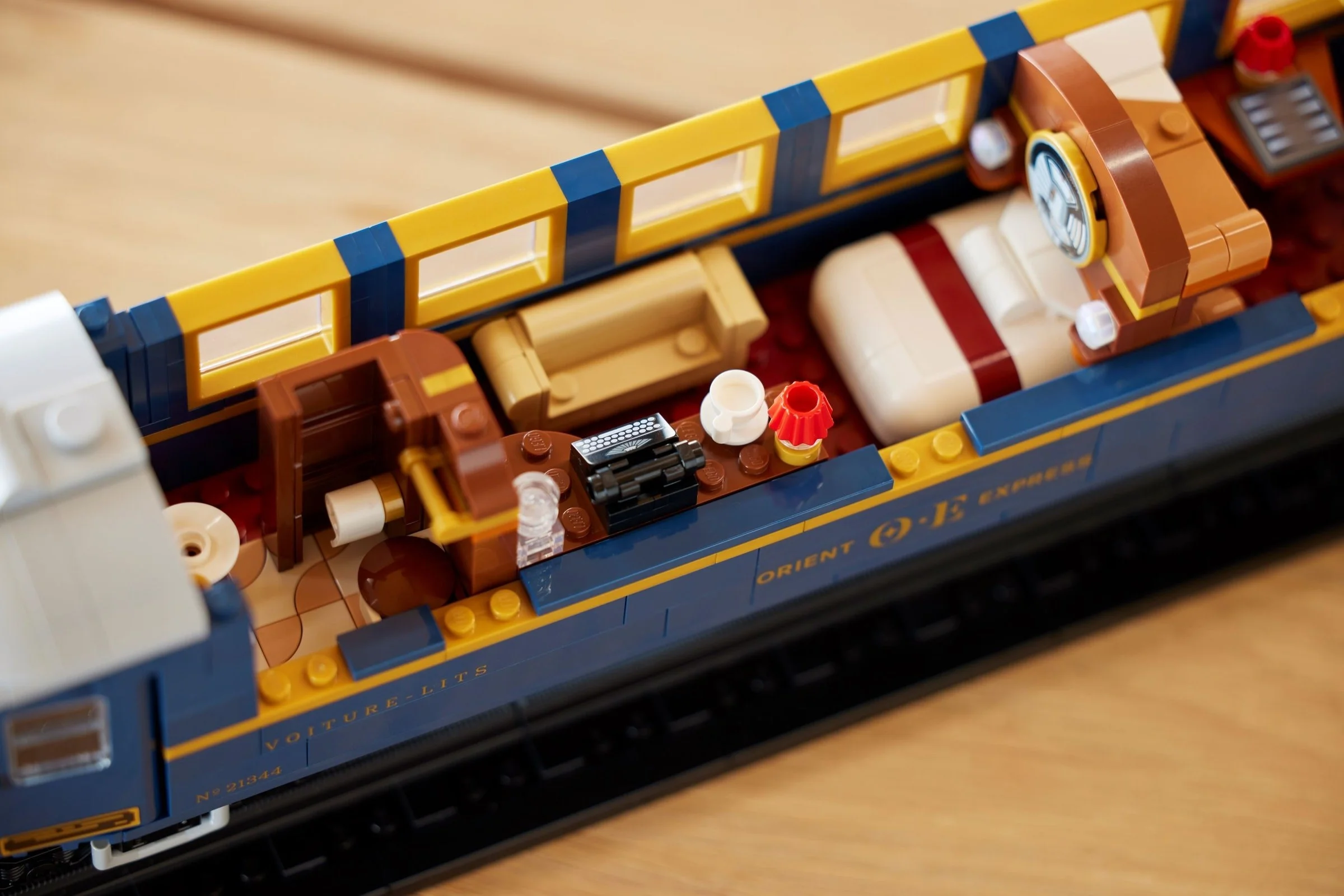 LEGO® 21344 Pociąg Orient Express - zdjęcie 8