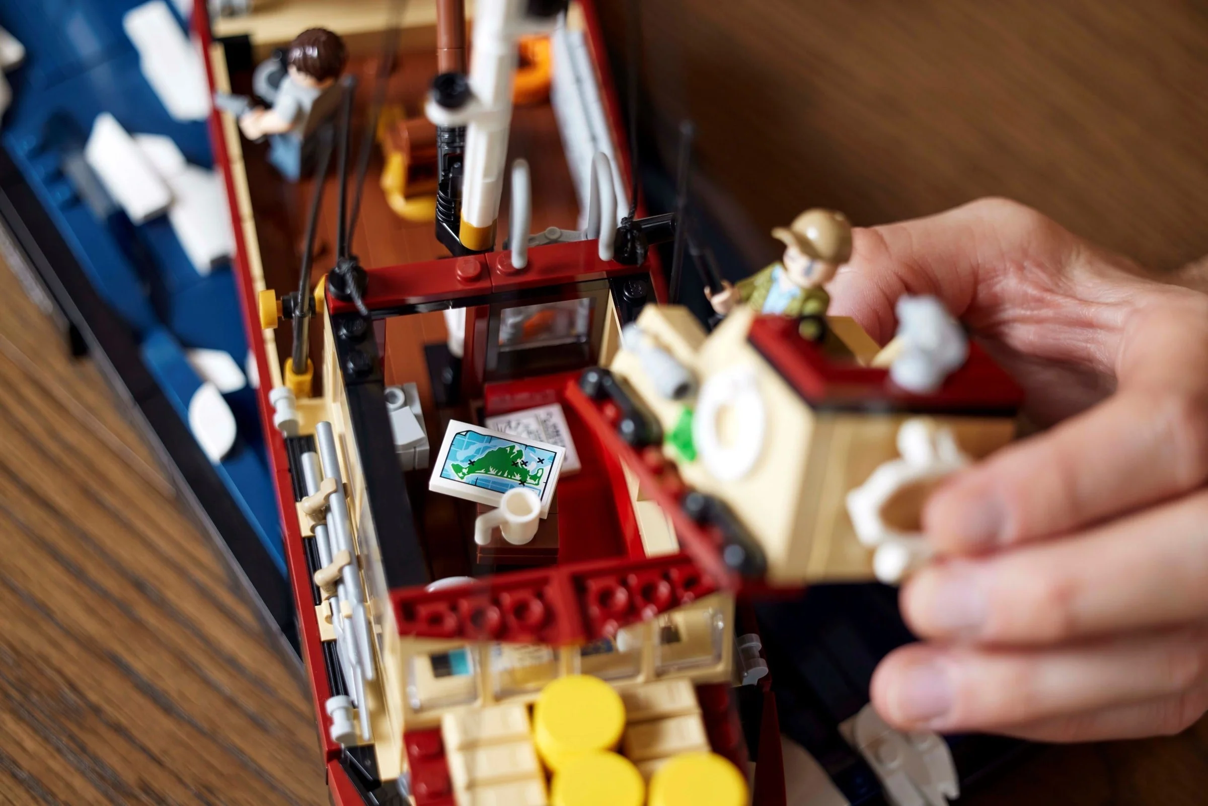 LEGO® 21350 Ideas Szczęki 21350 - zdjęcie 11