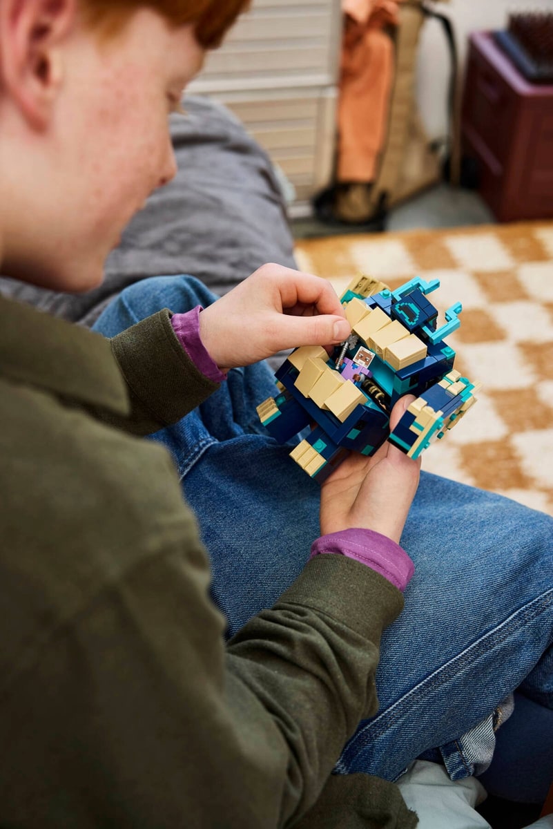 LEGO® 21591 Bitwa z Twisted Wardenem - zdjęcie 13