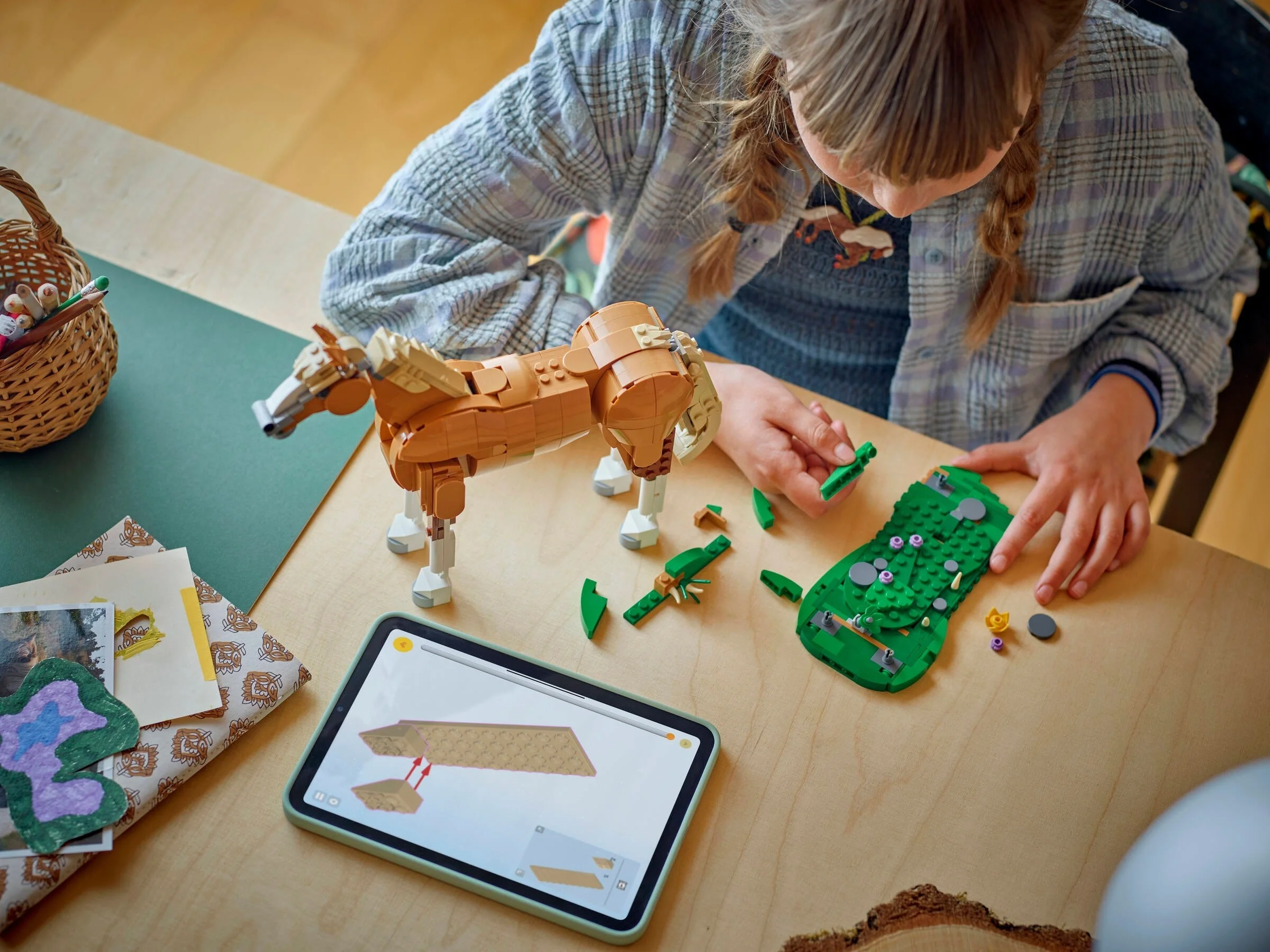 LEGO® 31166 Creator 3w1 Piękny Koń, Przebudowa na Niedźwiedzia Lub Jelenia - zdjęcie 4