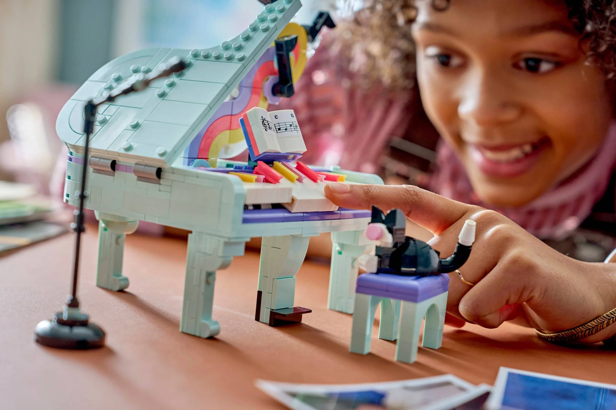 LEGO® 31392 Dekoracyjny fortepian z kotem - zdjęcie 9