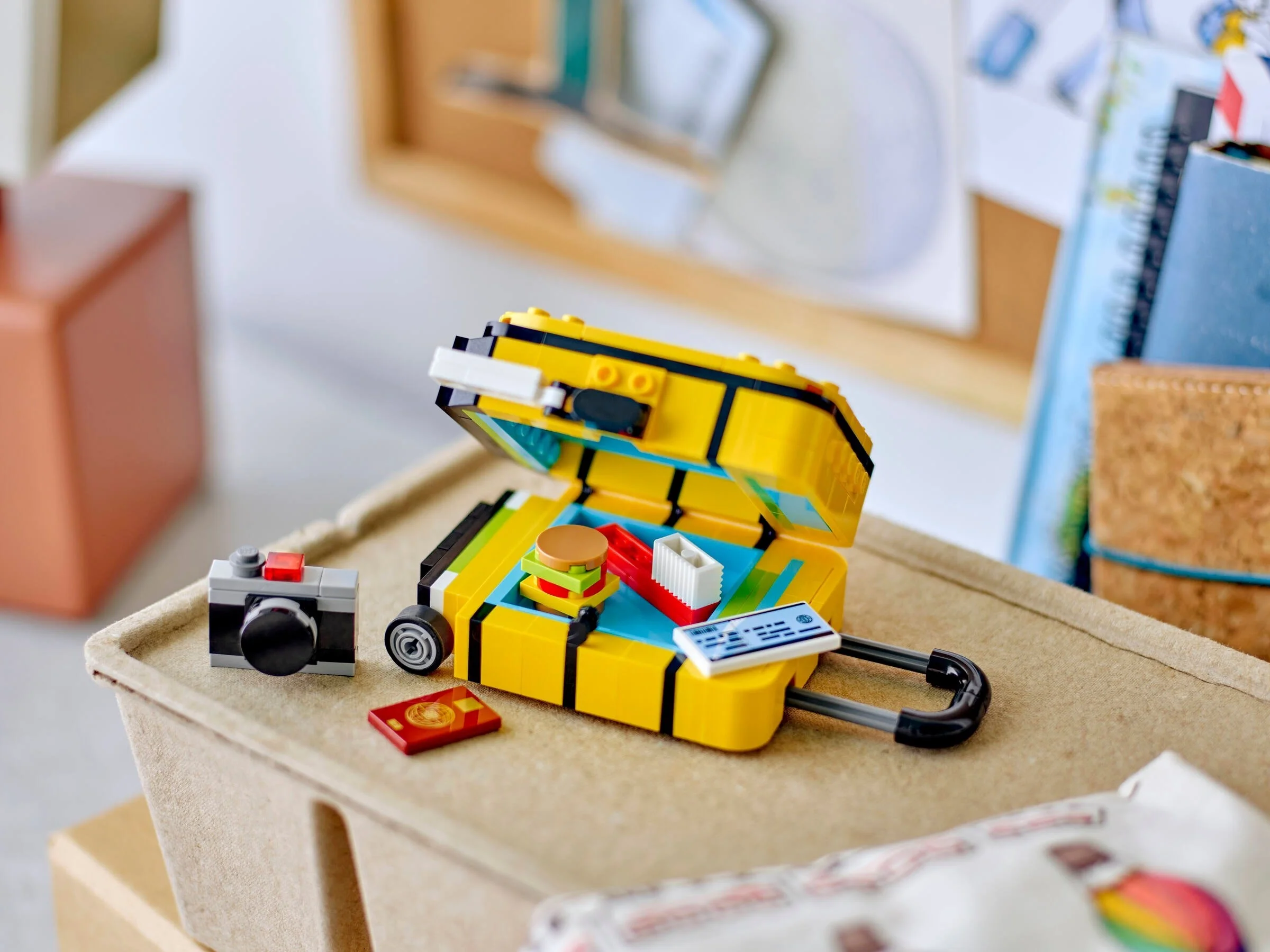 LEGO® 40817 Żółta walizka podróżna - zdjęcie 5