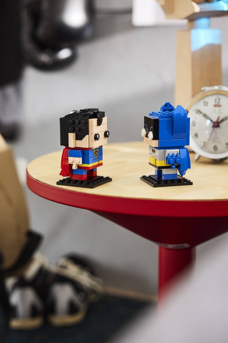 LEGO® 40859 Figurki Supermana i Batmana ze Złotej Ery - zdjęcie 9