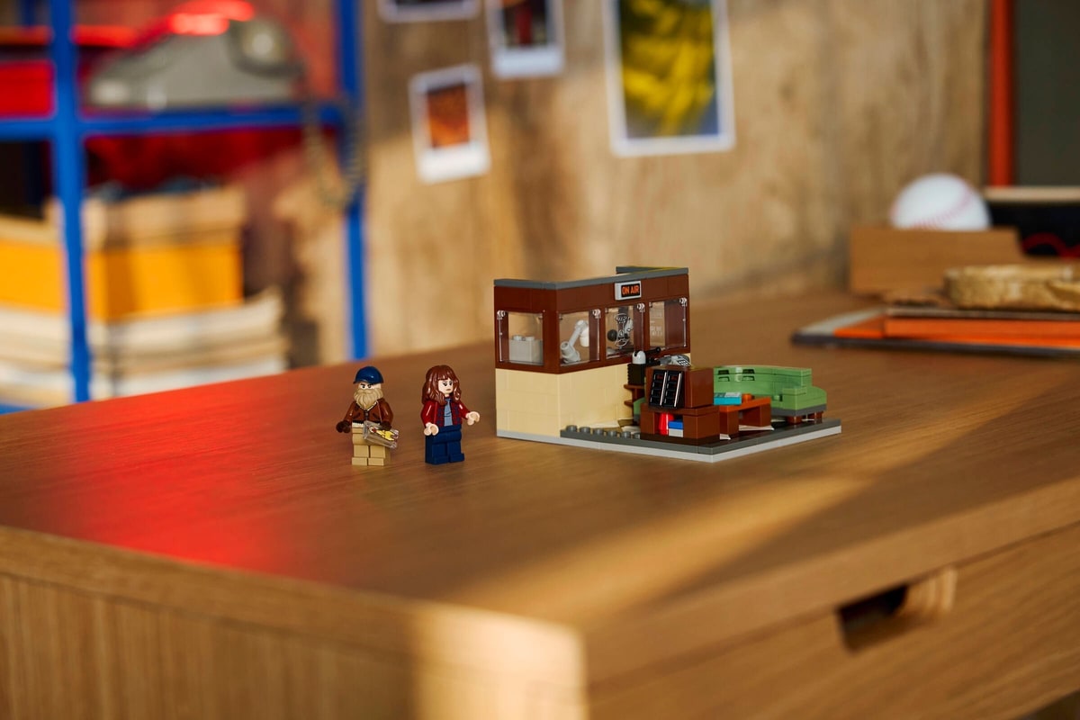 LEGO® 40891 Lego Stranger Things: Stacja radiowa Wsqk Nowy - zdjęcie 7