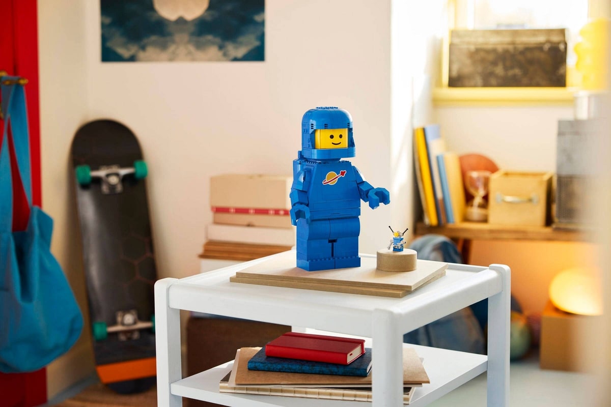 LEGO® 40921 Powiększona minifigurka niebieskiego astronauty - zdjęcie 9