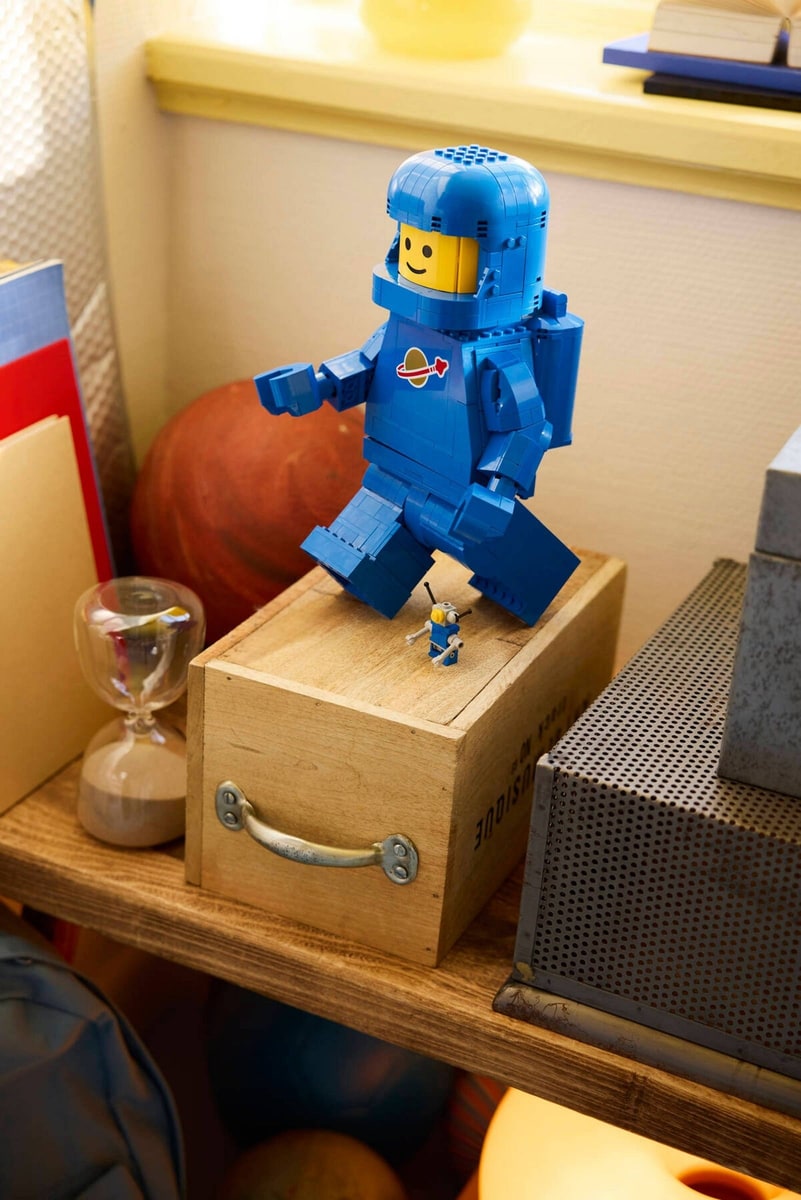 LEGO® 40921 Powiększona minifigurka niebieskiego astronauty - zdjęcie 11