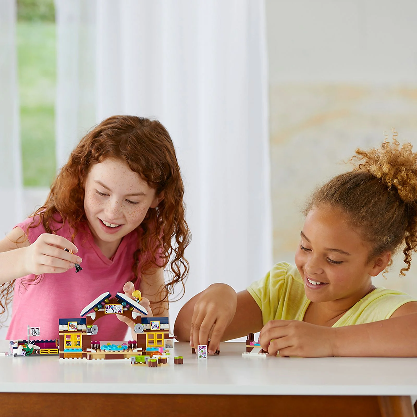 LEGO® 41322 Lodowisko w zimowym kurorcie - zdjęcie 8