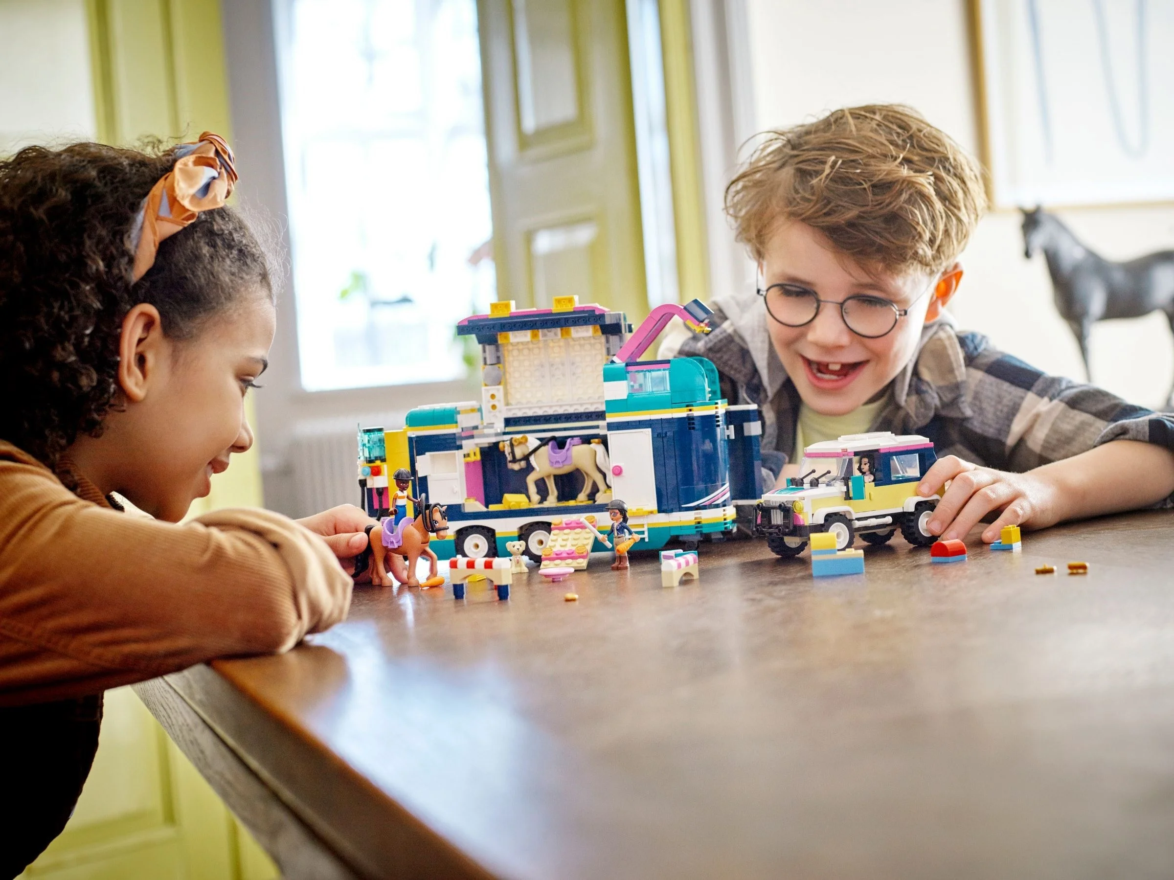 LEGO® 41722 Przyczepa na wystawę koni - zdjęcie 3