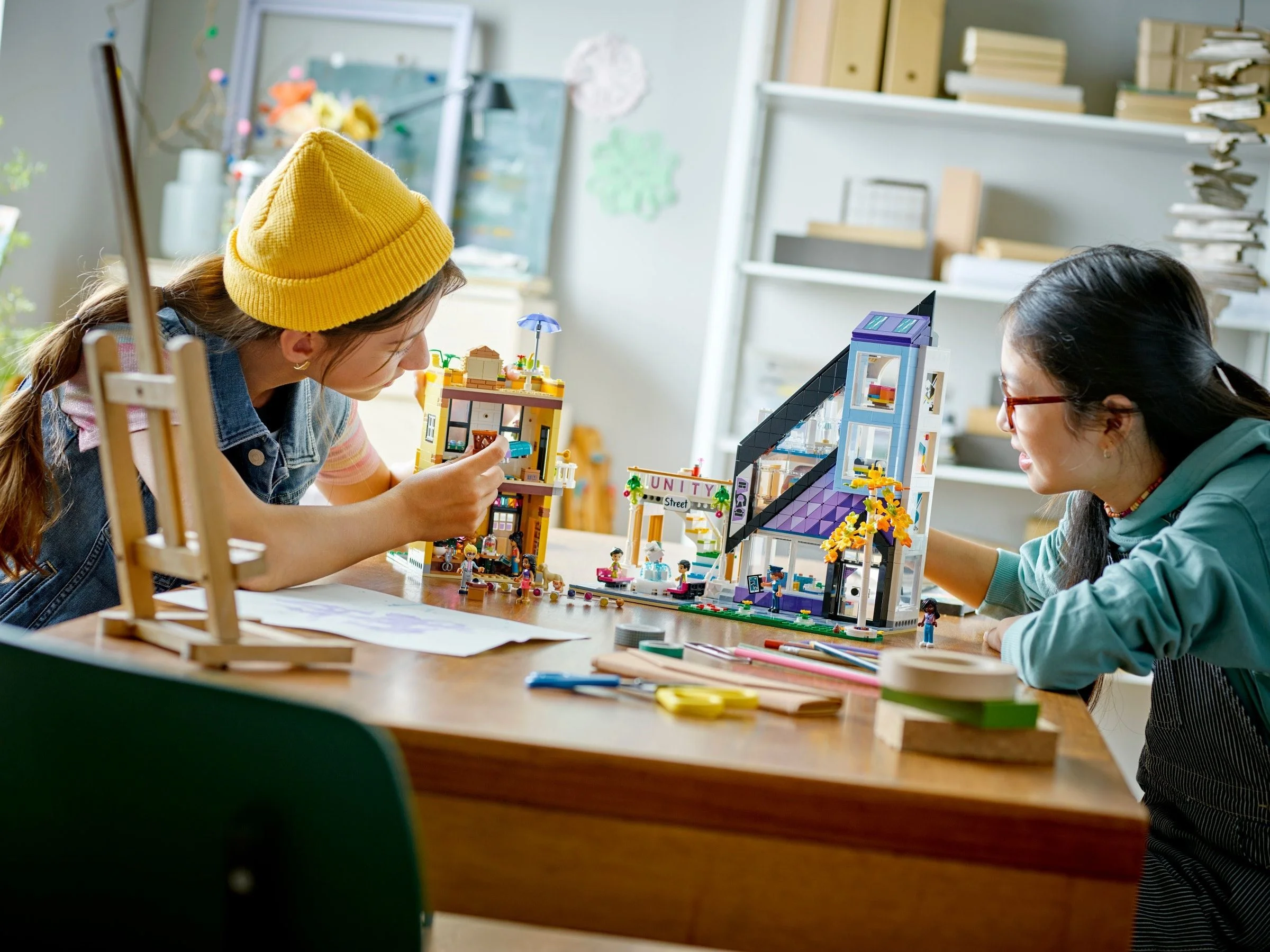 LEGO® 41732 Sklep wnętrzarski i kwiaciarnia w śródmieściu - zdjęcie 5