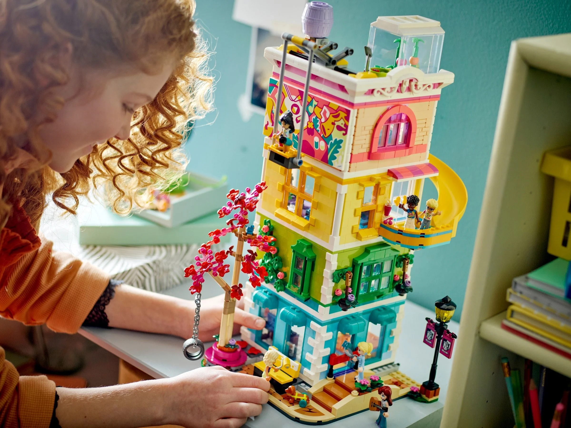 LEGO® 41748 Dom kultury w Heartlake - zdjęcie 3