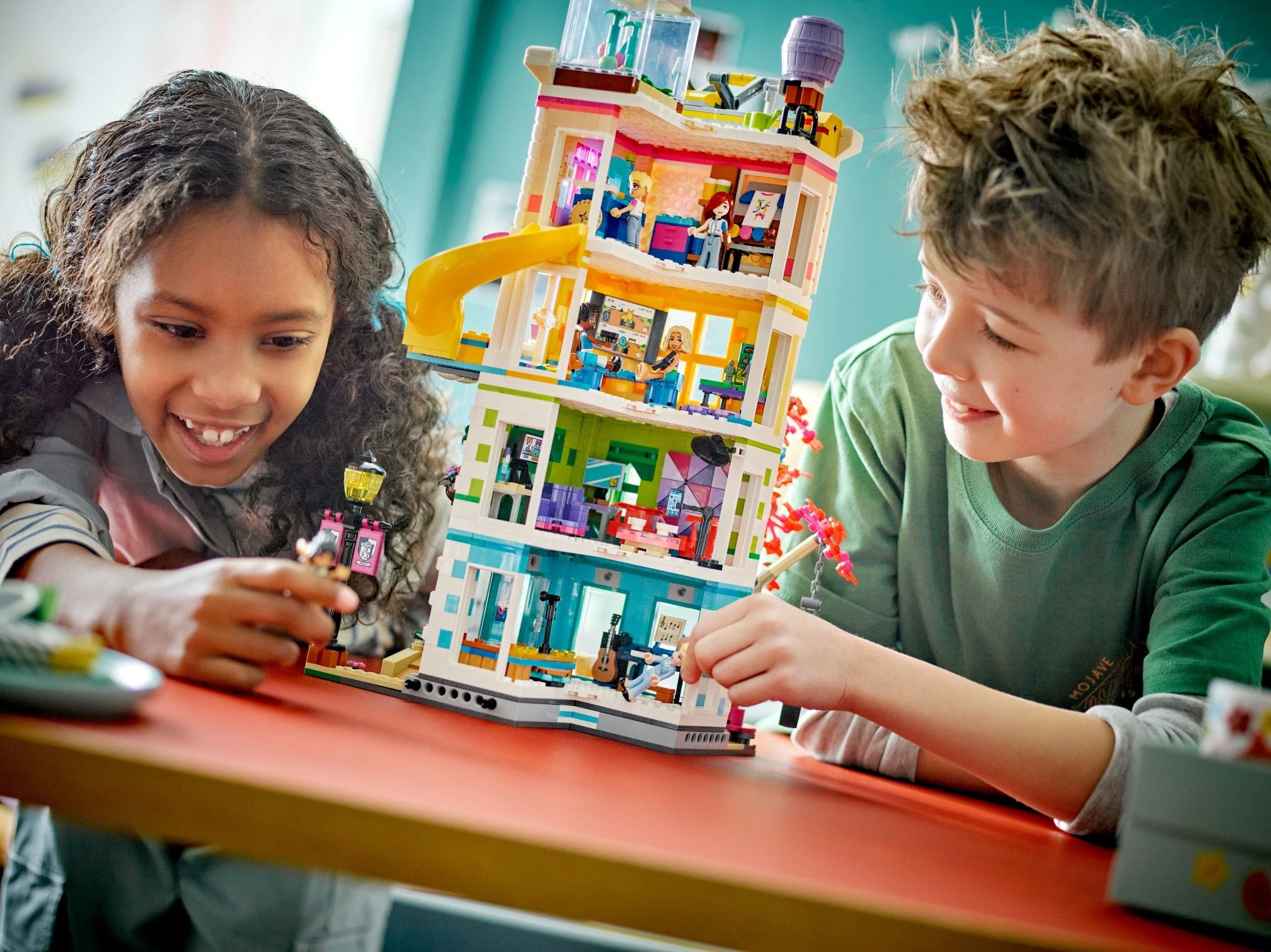 LEGO® 41748 Dom kultury w Heartlake - zdjęcie 4