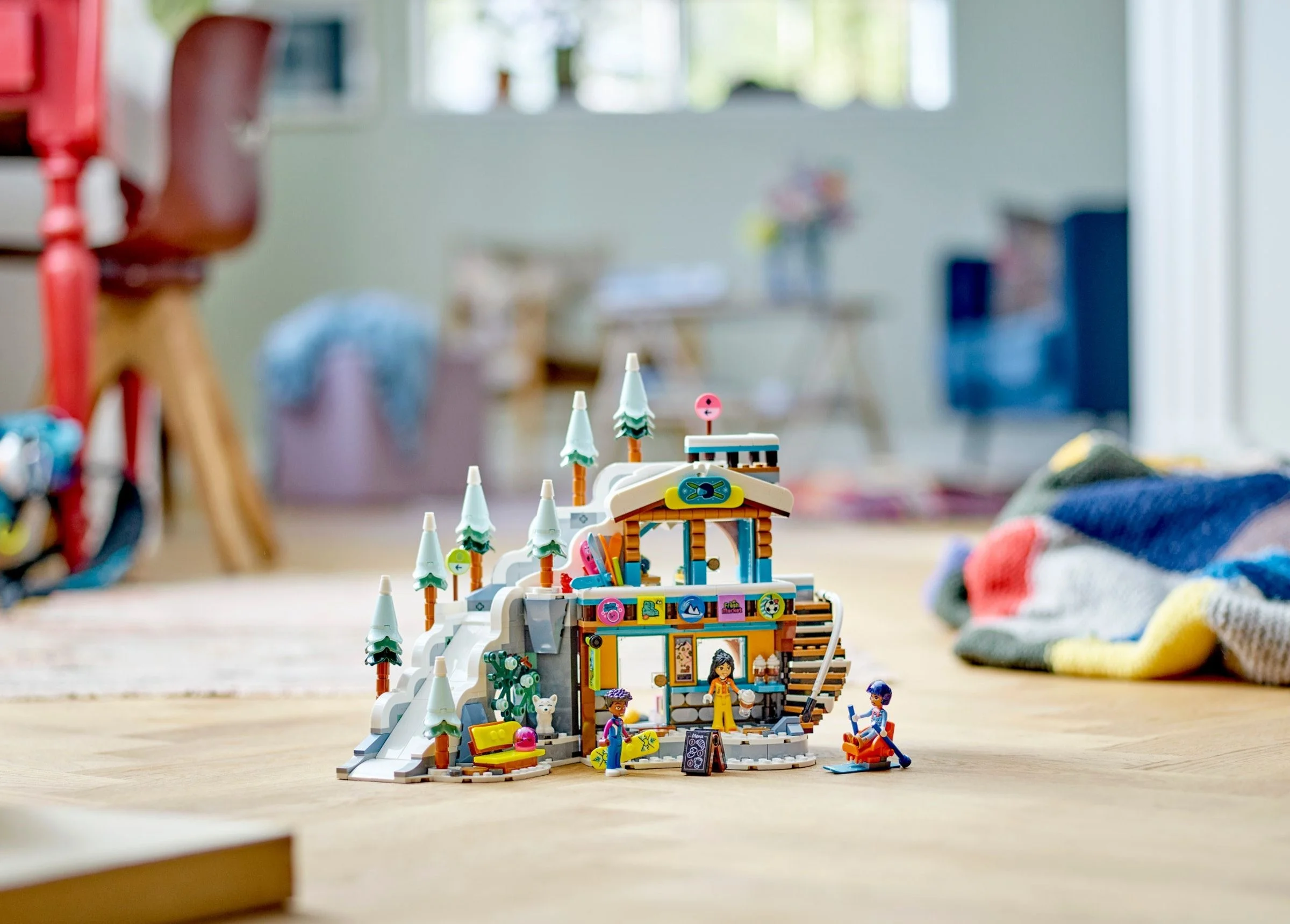 LEGO® 41756 Stok narciarski i kawiarnia - zdjęcie 6