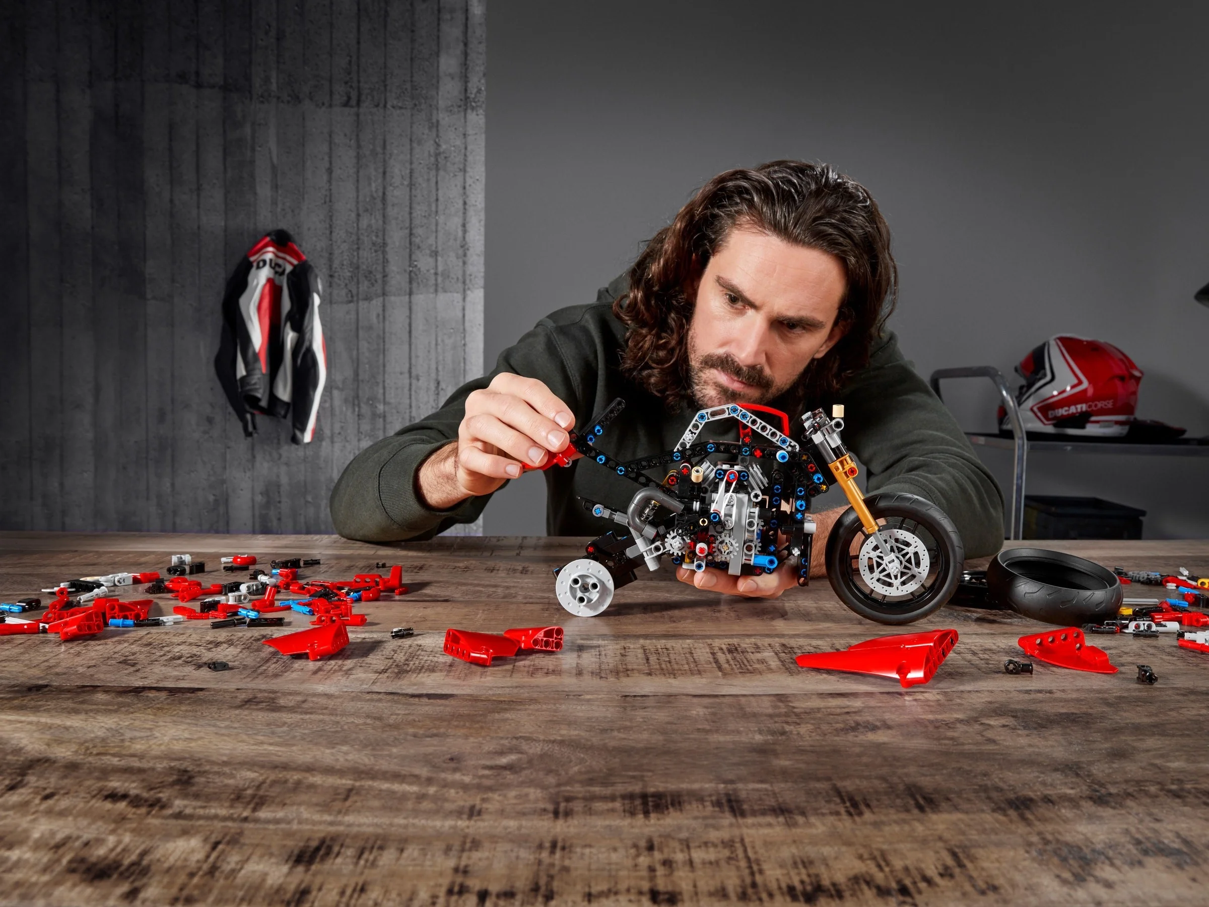 LEGO® 42107 Motor Motocykl Ścigacz Ducati Panigale V4 R - zdjęcie 4