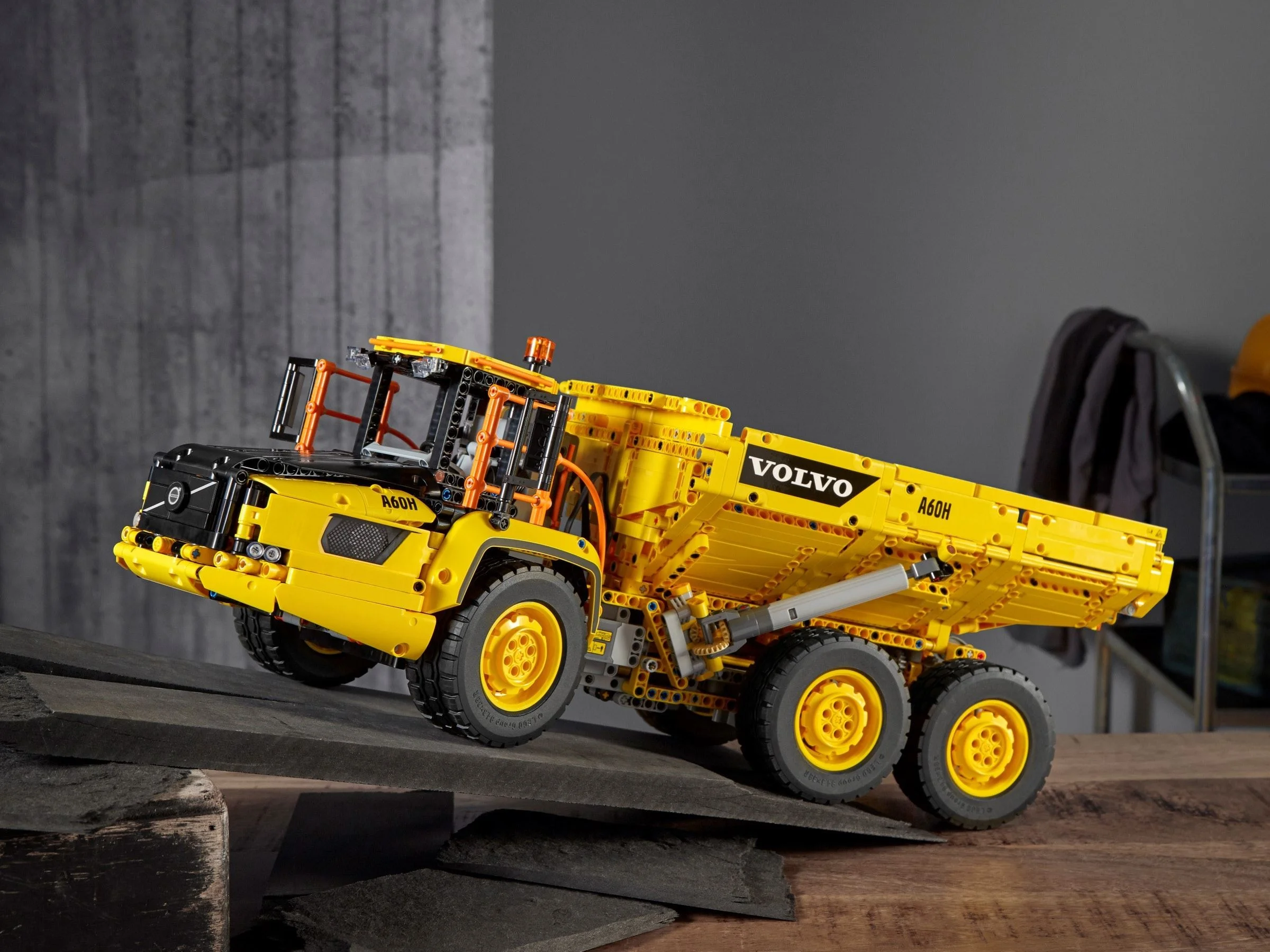 LEGO® 42114 Wozidło przegubowe Volvo 6x6 - zdjęcie 13