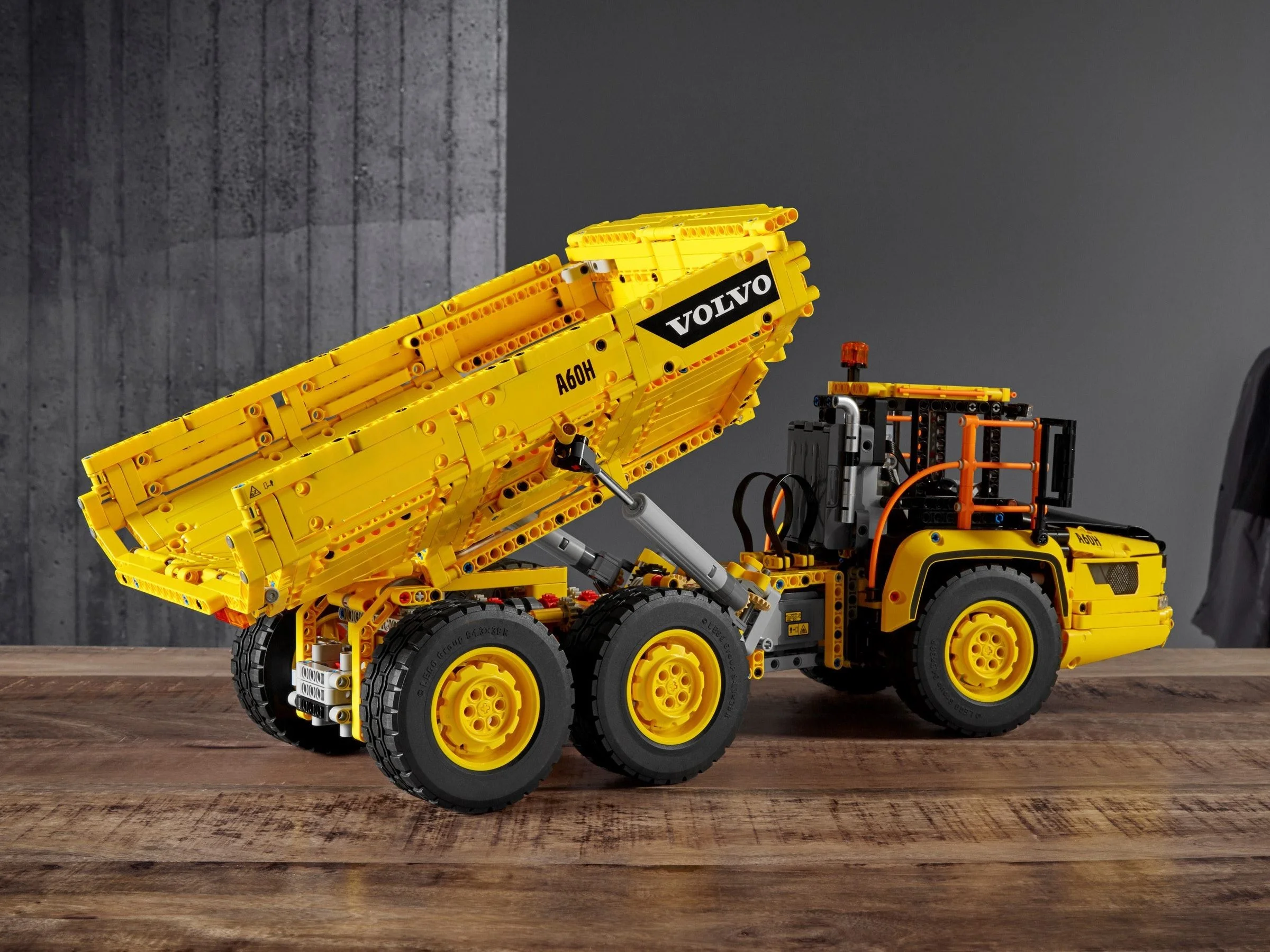 LEGO® 42114 Wozidło przegubowe Volvo 6x6 - zdjęcie 14