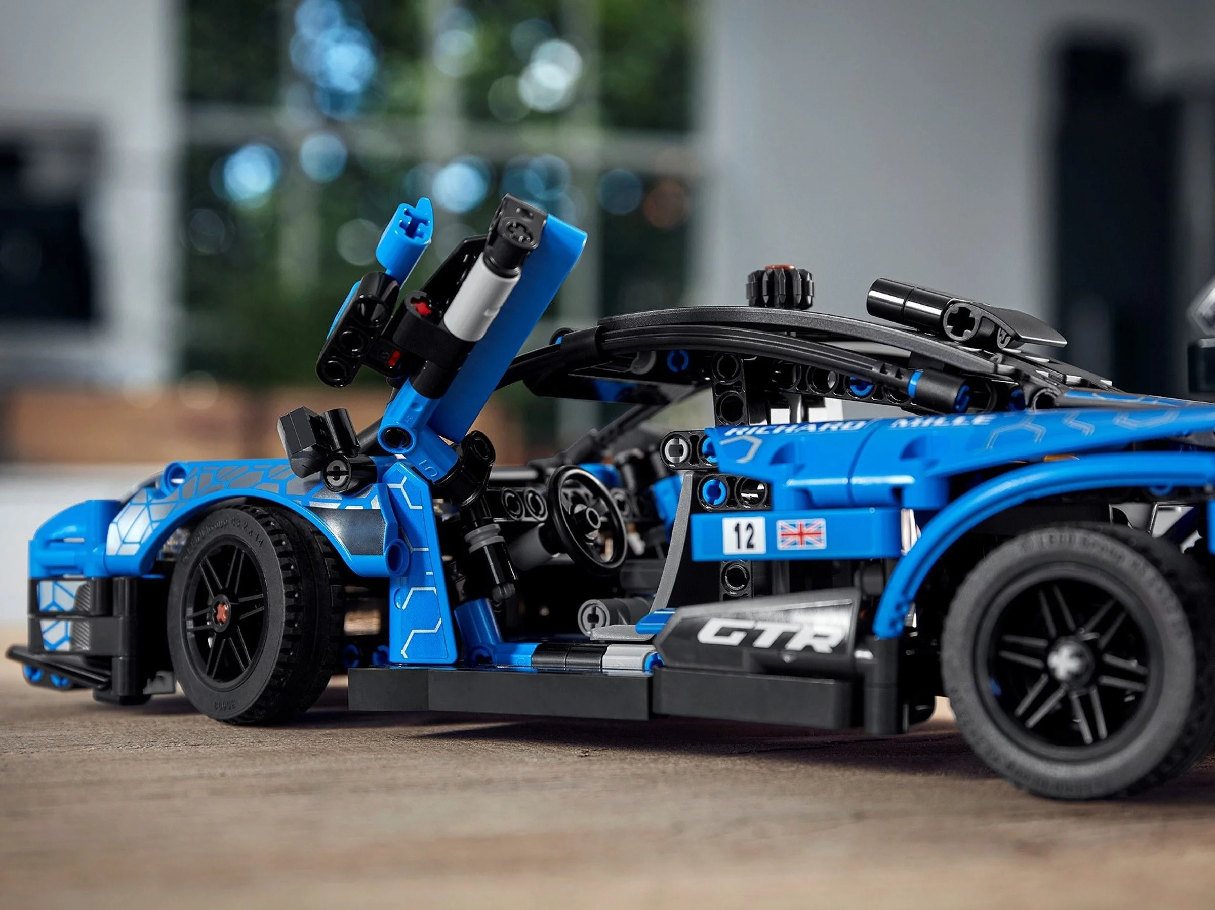 LEGO® 42123 McLaren Senna GTR™ - zdjęcie 11