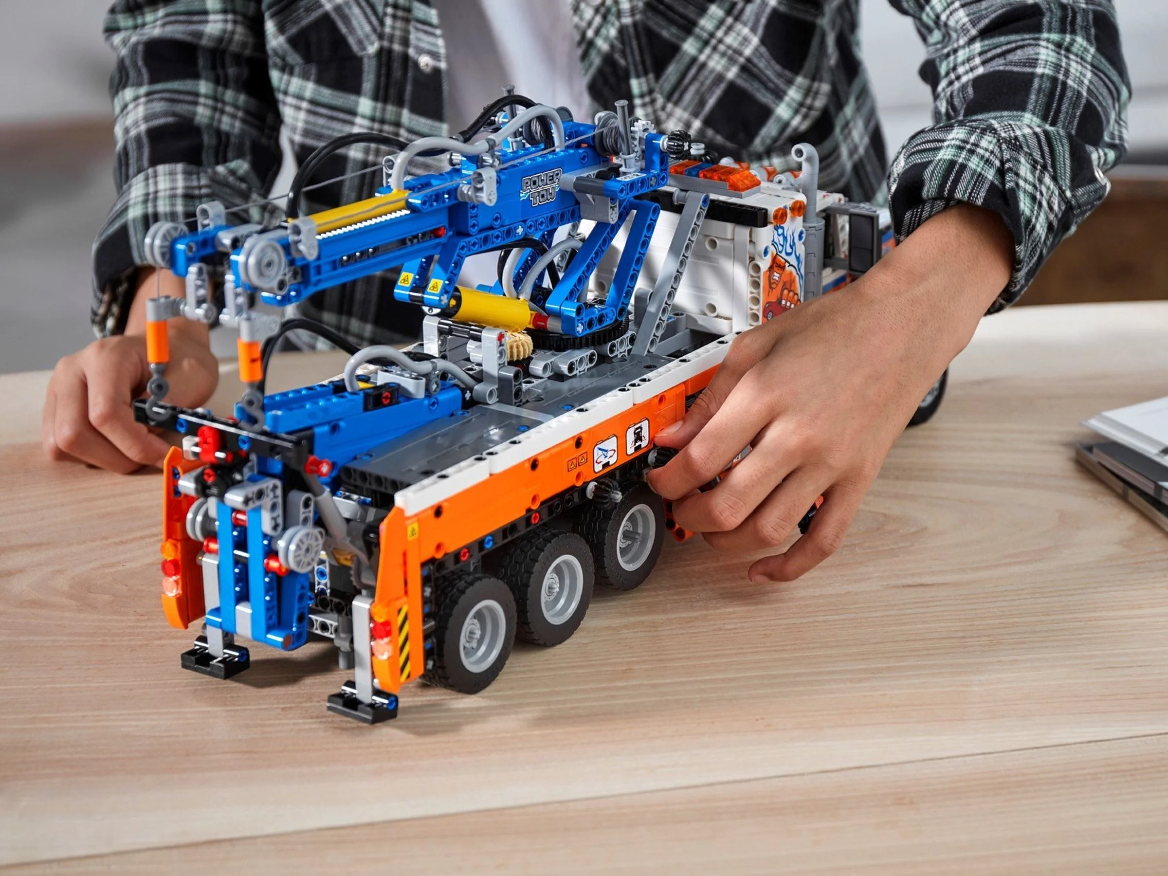 LEGO® 42128 Ciężki samochód pomocy drogowej - zdjęcie 3