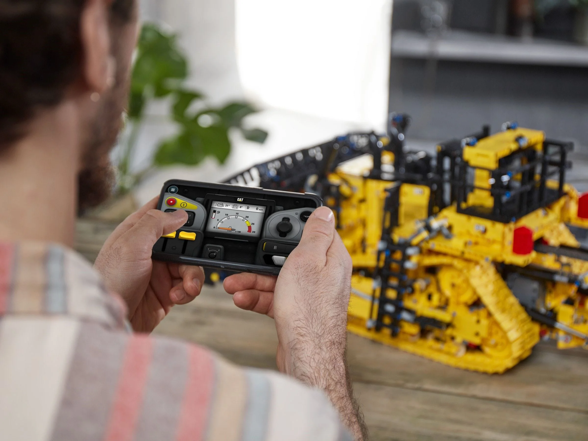 LEGO® 42131 Sterowany przez aplikację buldożer Cat® D11 - zdjęcie 10