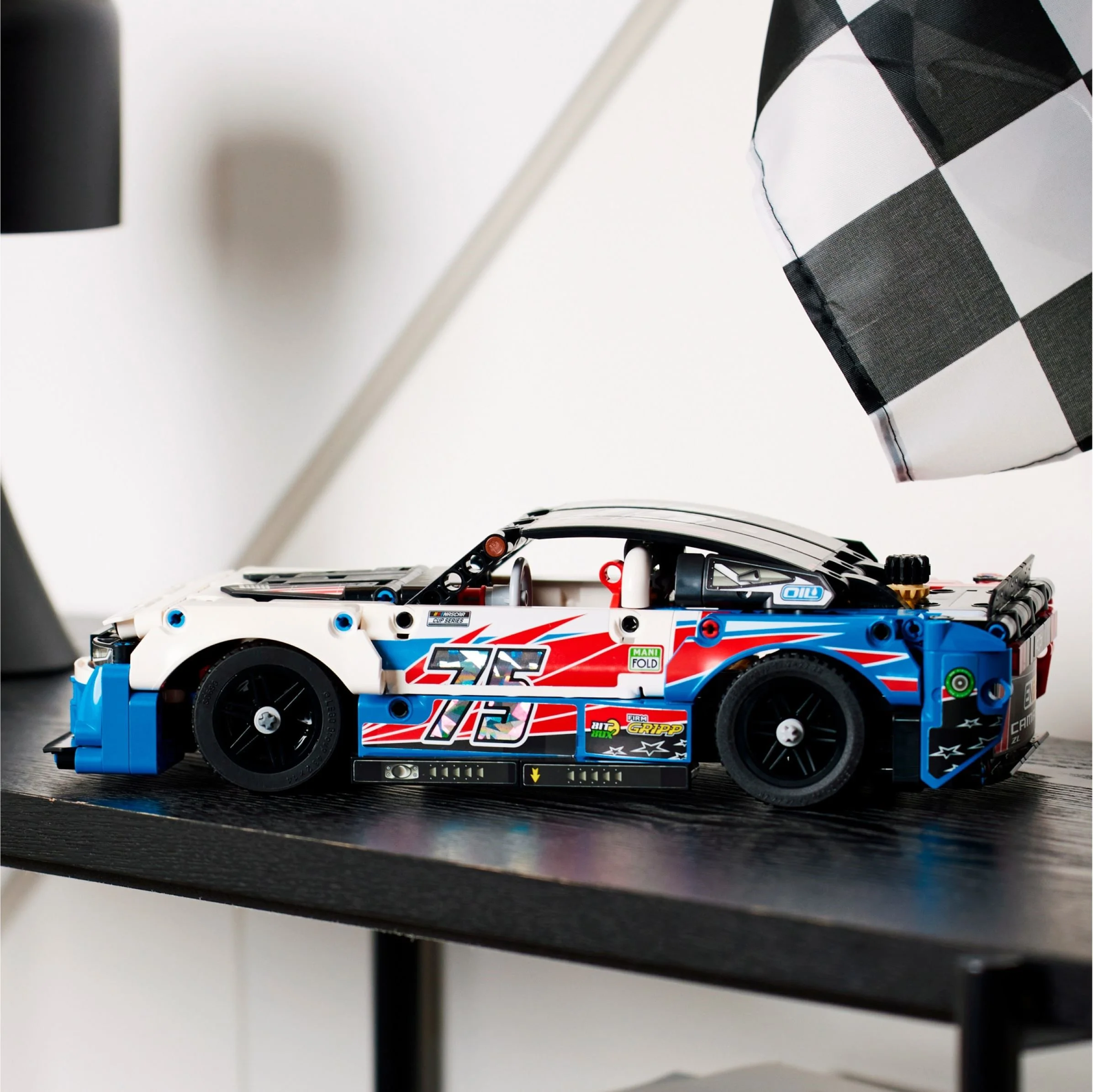 LEGO® 42153 Nowy Chevrolet Camaro ZL1 z serii NASCAR® - zdjęcie 9