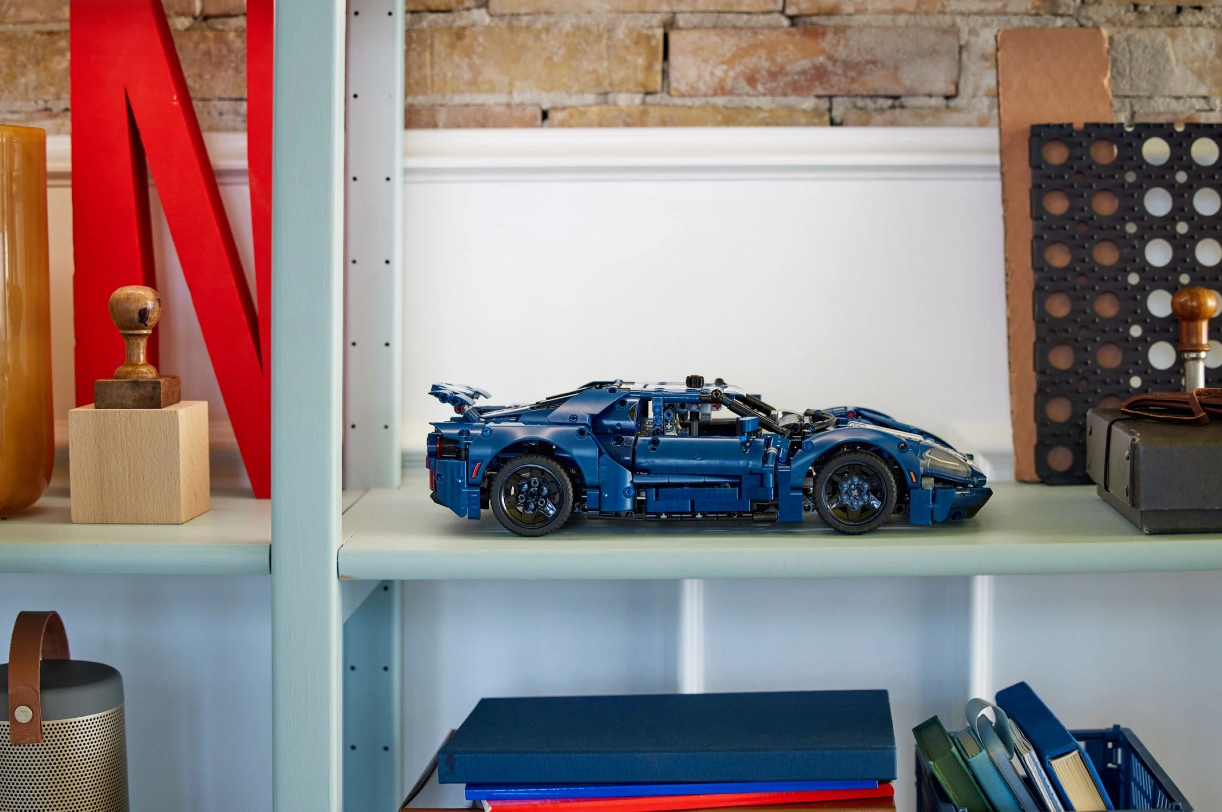 LEGO® 42154 Ford GT, wersja z 2022 roku - zdjęcie 3