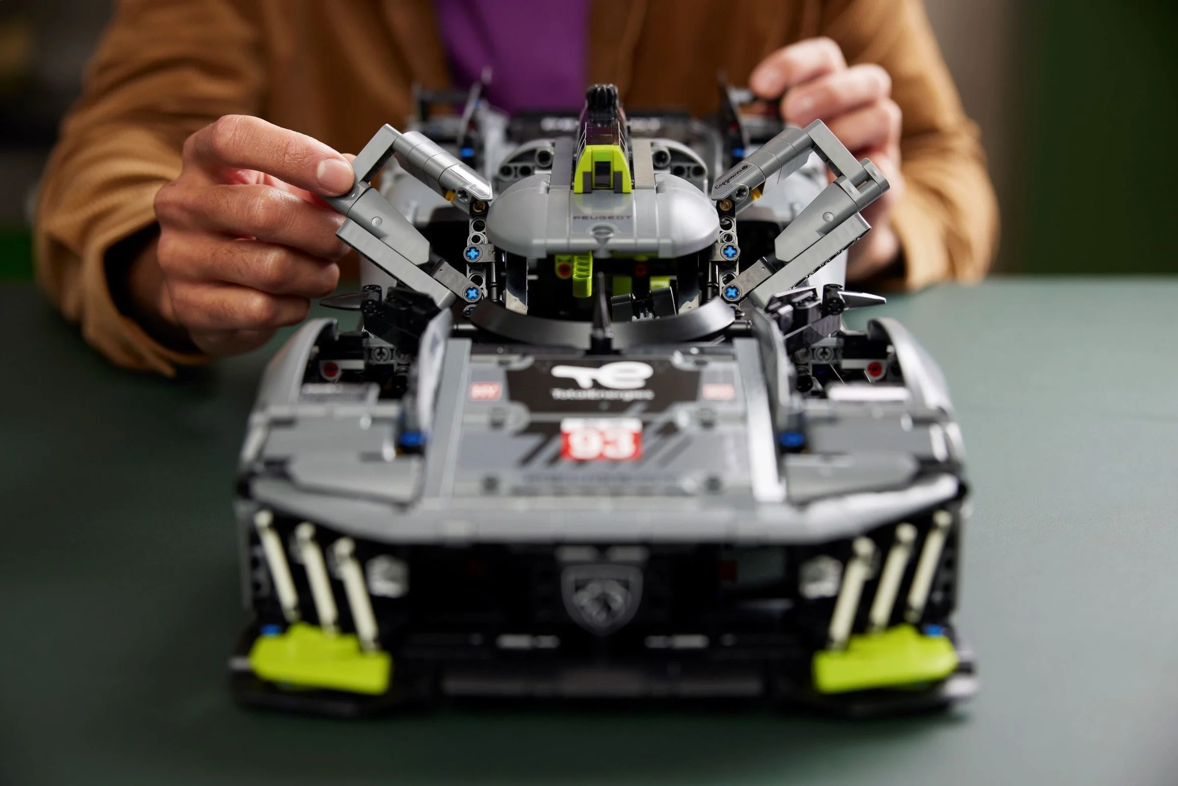 LEGO® 42156 Mocowanie Ścienne do Auta Lego Technic Peugeot 9X8 Le Mans Hybrid - zdjęcie 6