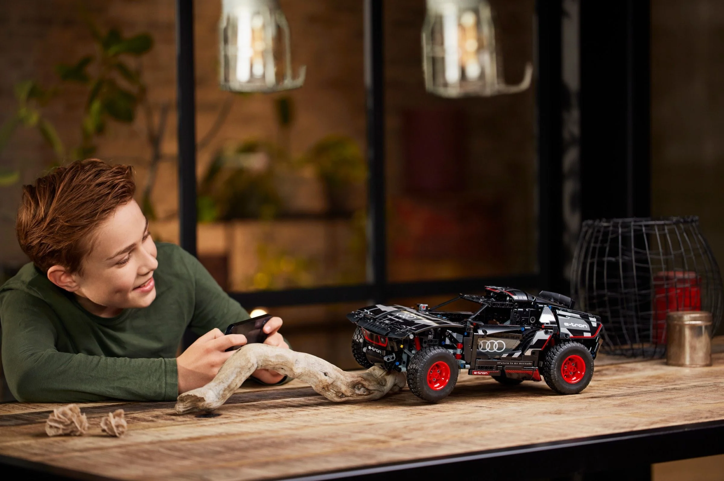 LEGO® 42160 Audi RS Q e-tron - zdjęcie 8