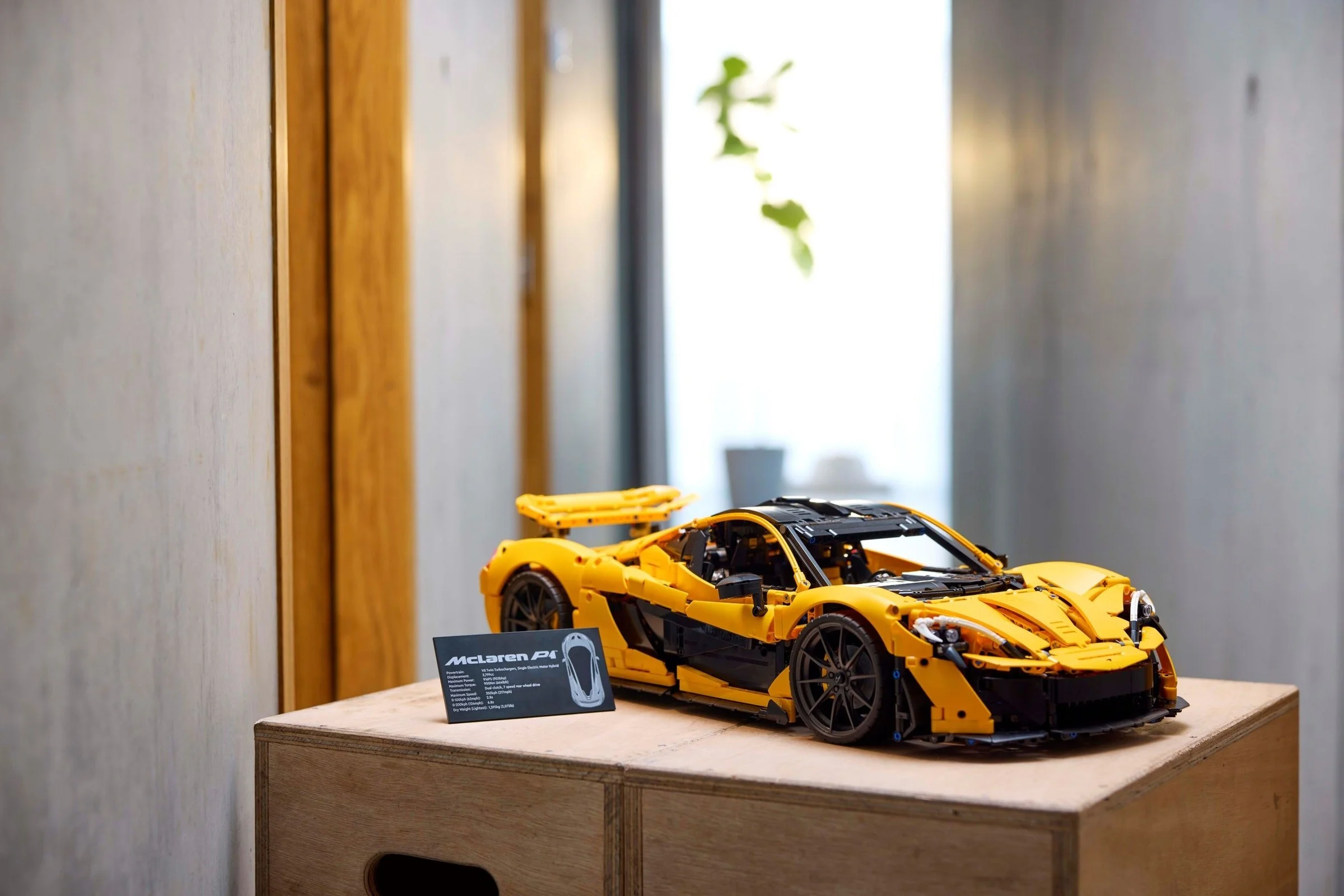 LEGO® 42172 Mclaren P1 na Dzień Ojca Fana Hipersamochodów - zdjęcie 4