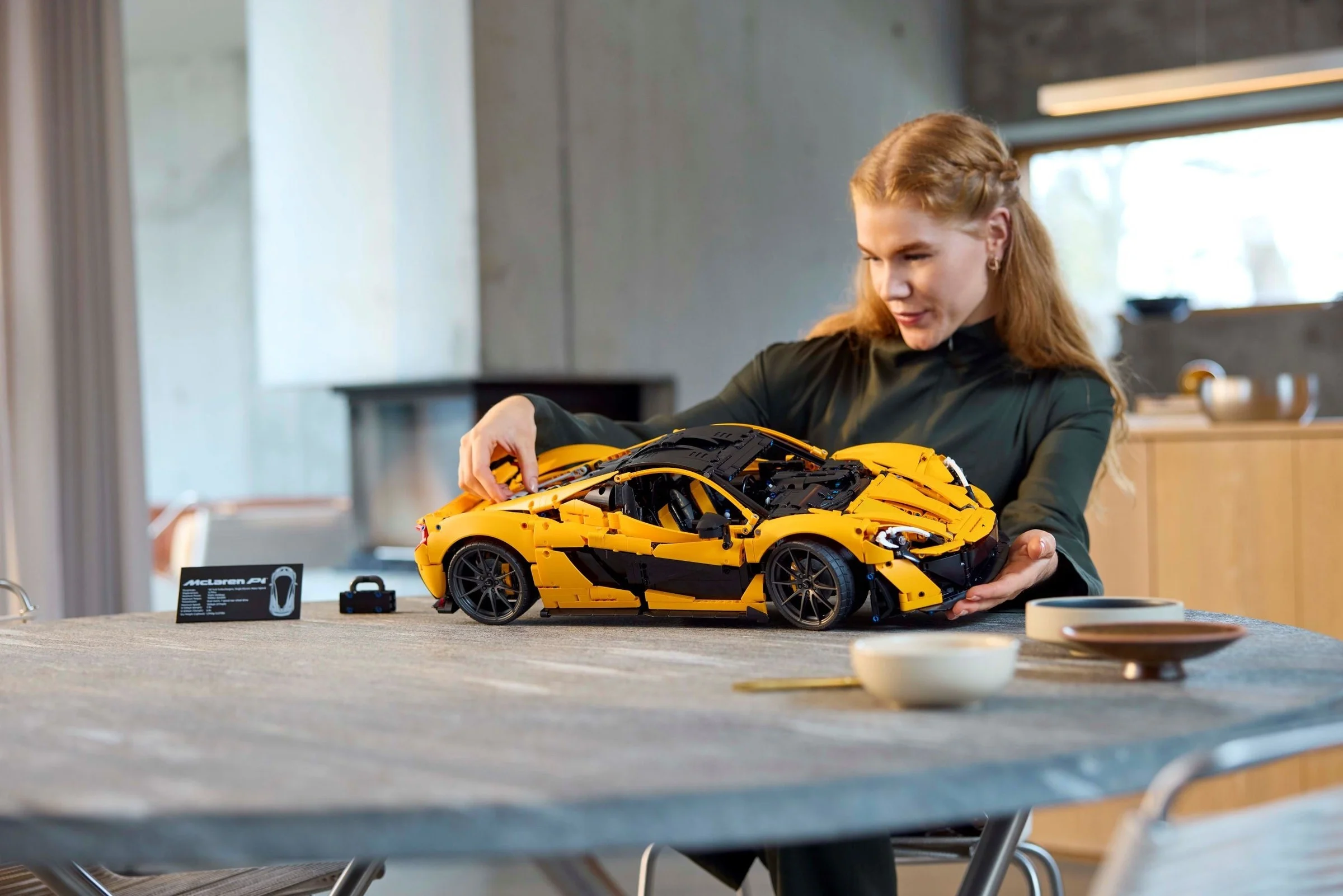 LEGO® 42172 Mclaren P1 na Dzień Ojca Fana Hipersamochodów - zdjęcie 10