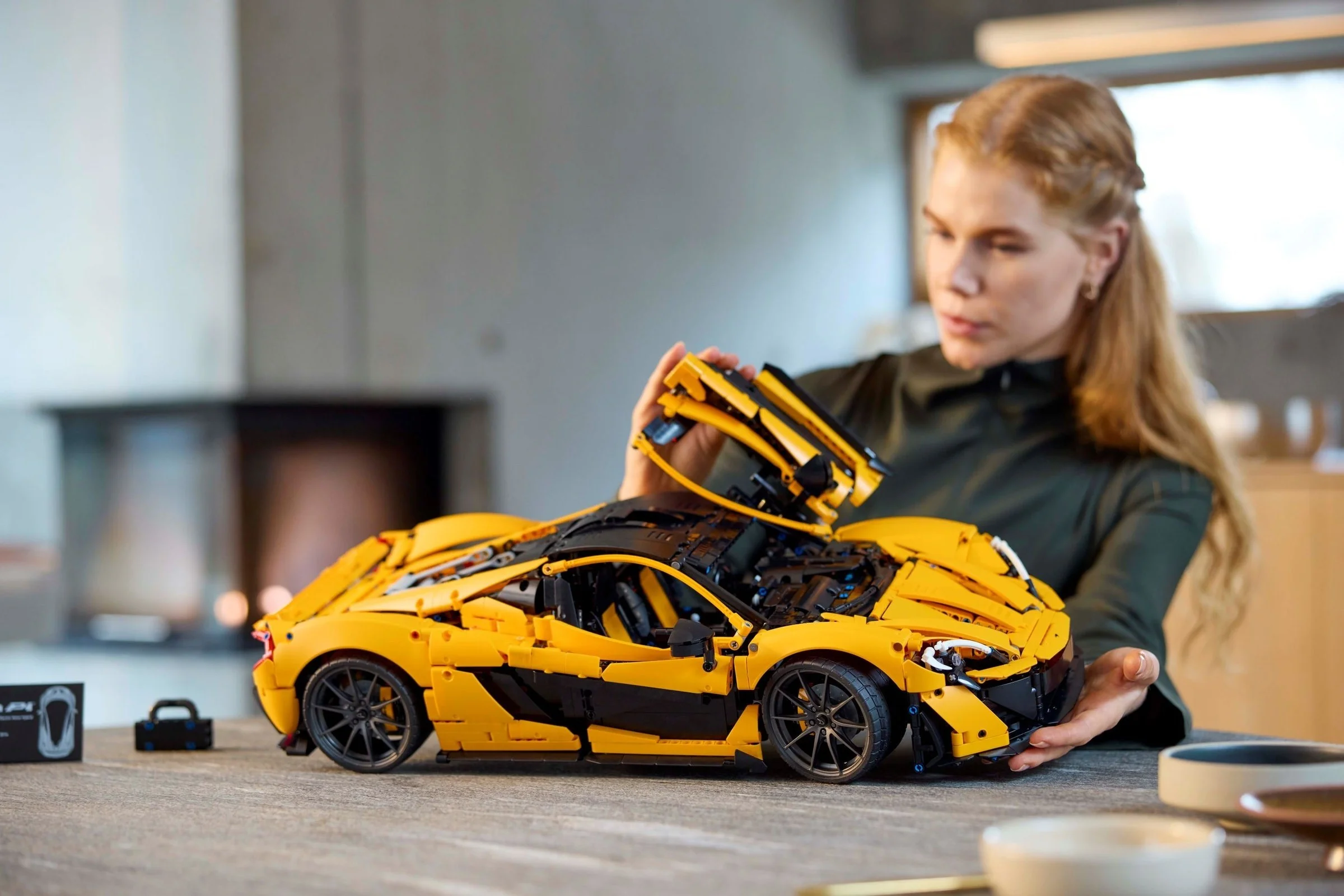 LEGO® 42172 Mclaren P1 na Dzień Ojca Fana Hipersamochodów - zdjęcie 11