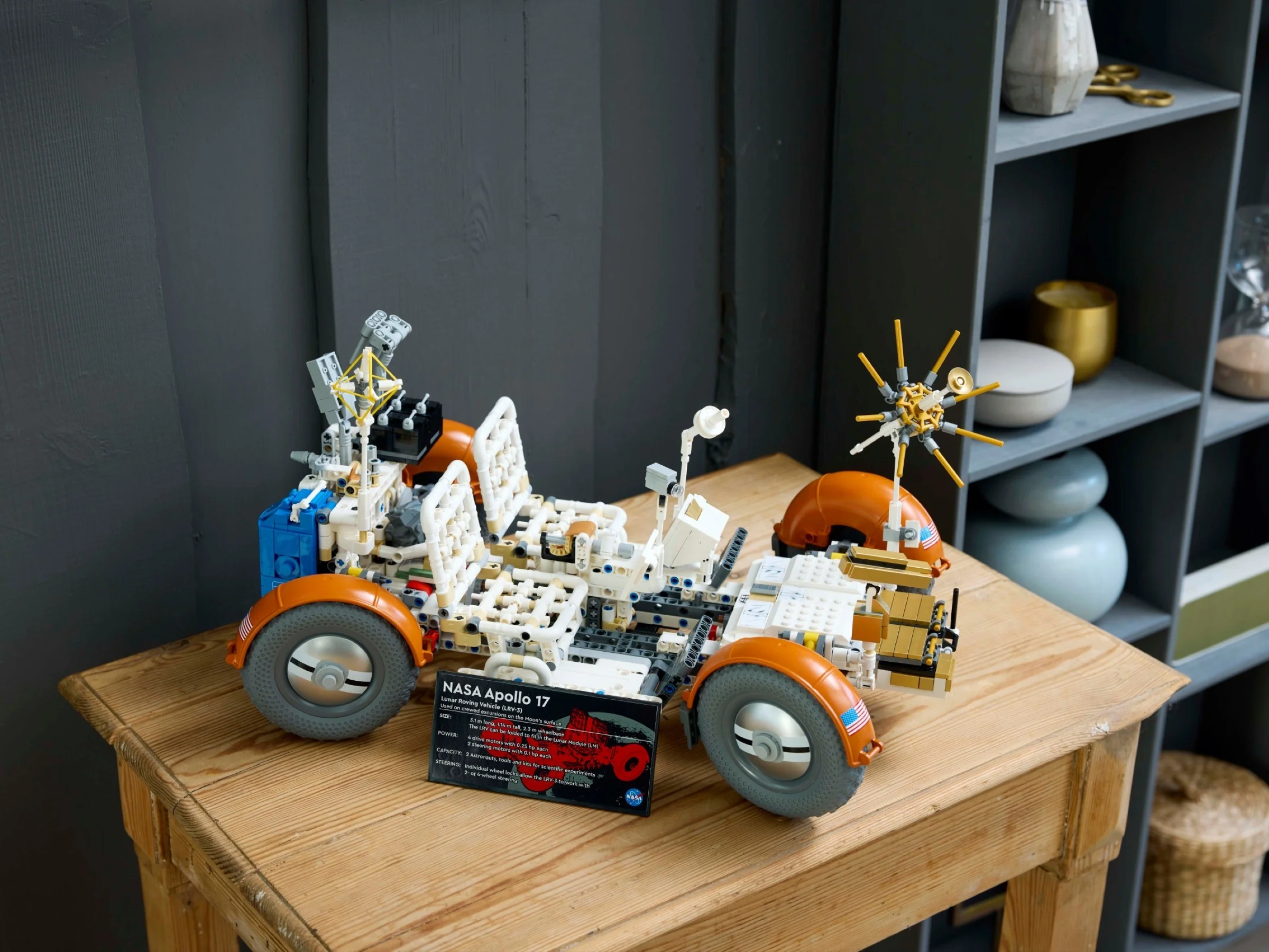 LEGO® 42182 NASA Apollo - pojazd LRV - zdjęcie 7