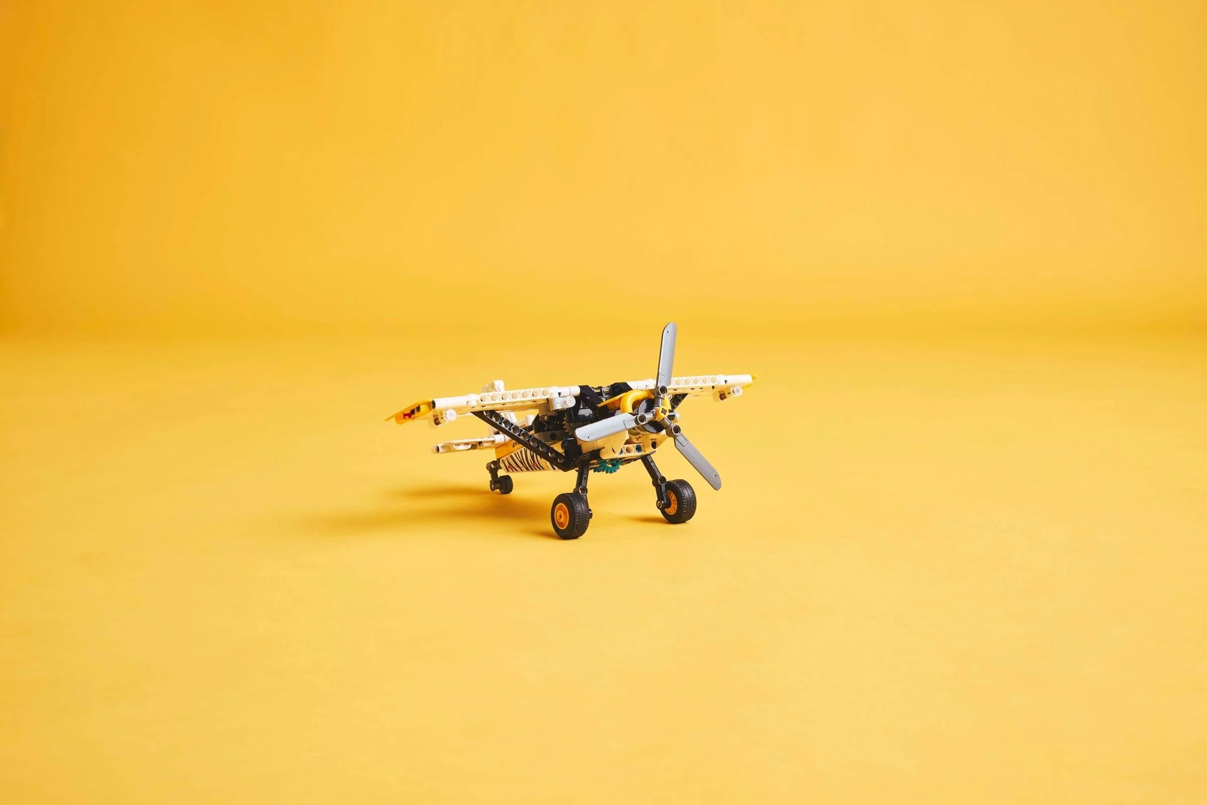 LEGO® 42198 Samolot transportowy - zdjęcie 6
