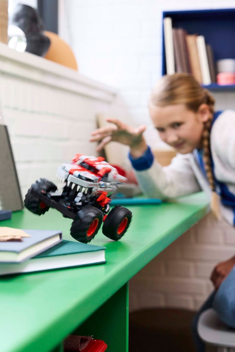 LEGO® 42200 Monster Jam ThunderROARus z napędem typu pull-back - zdjęcie 8