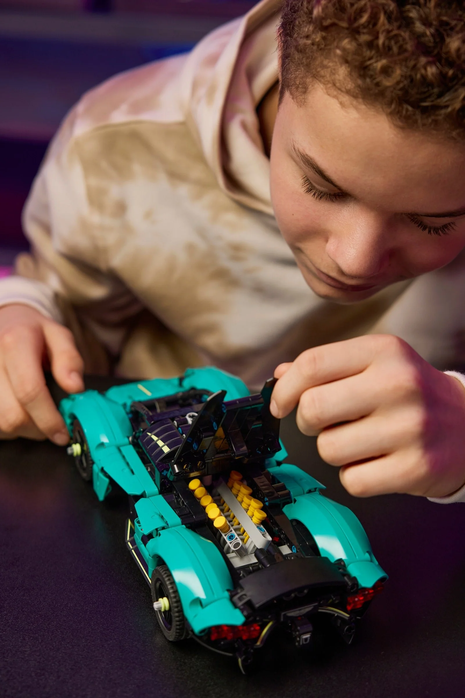 LEGO® 42208 Technic Aston Martin Valkyrie 42208 - zdjęcie 6