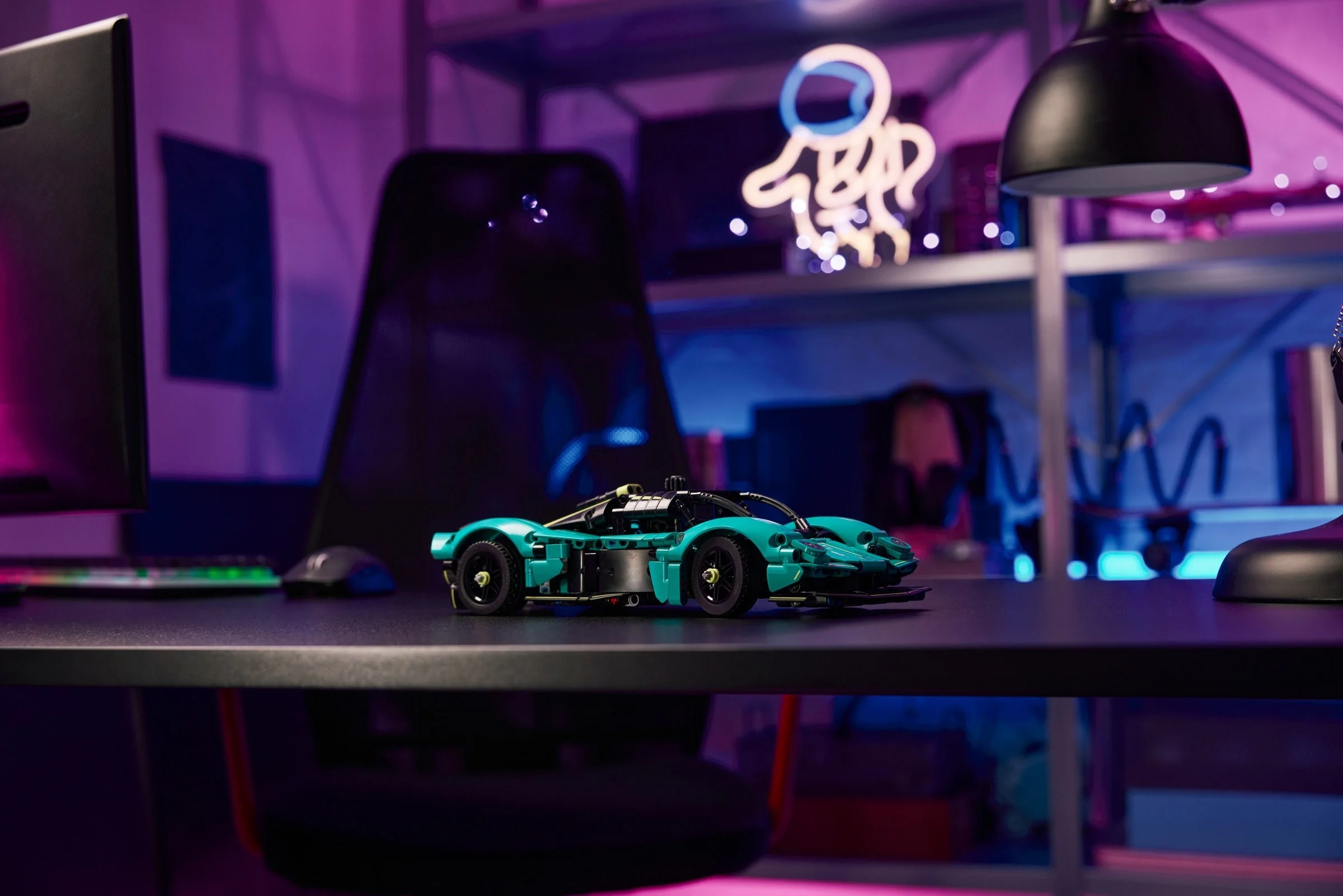 LEGO® 42208 Technic Aston Martin Valkyrie 42208 - zdjęcie 7