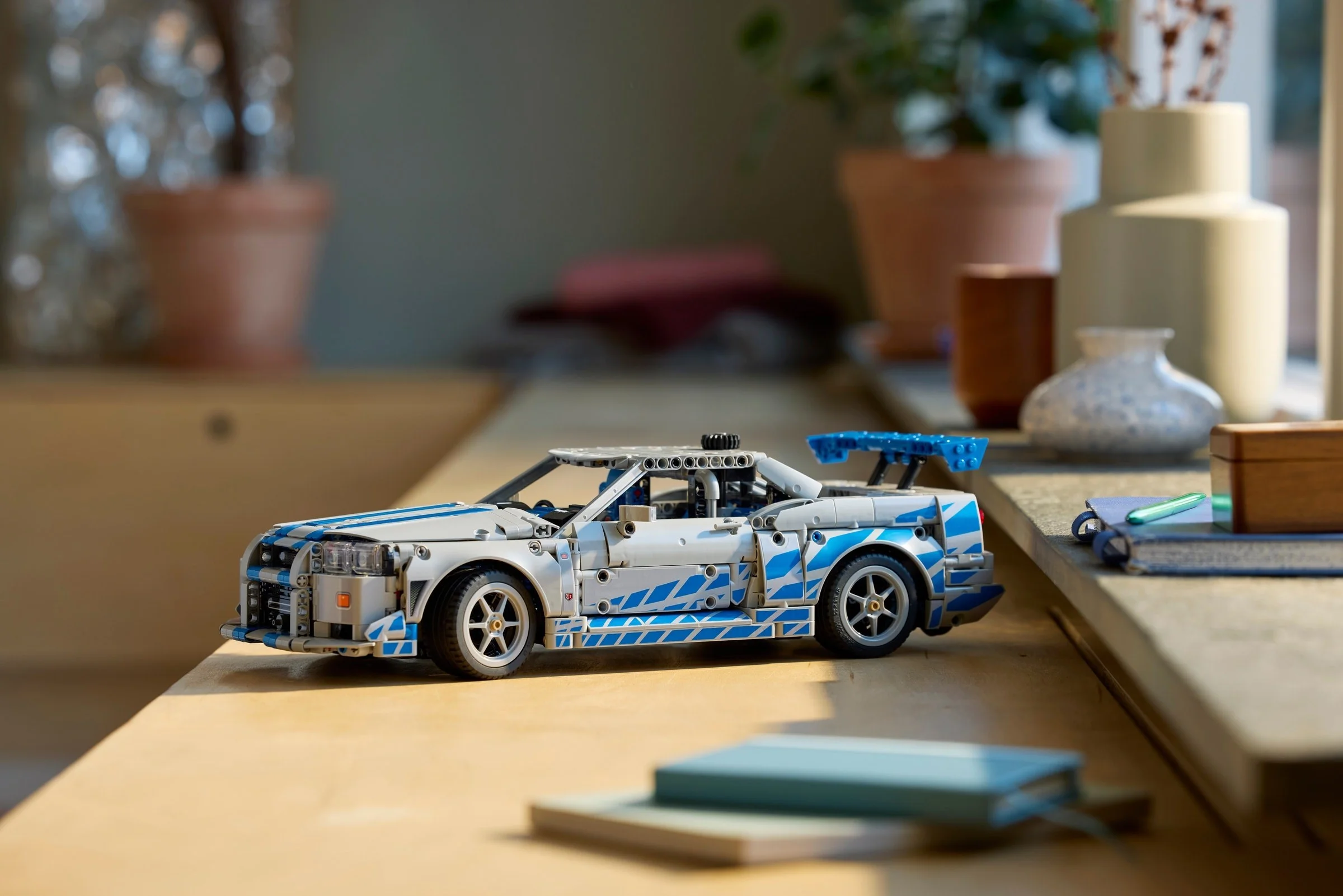 LEGO® 42210 Samochód Nissan Skyline GT-R (R34) z filmu Za szybcy, za wściekli - zdjęcie 7