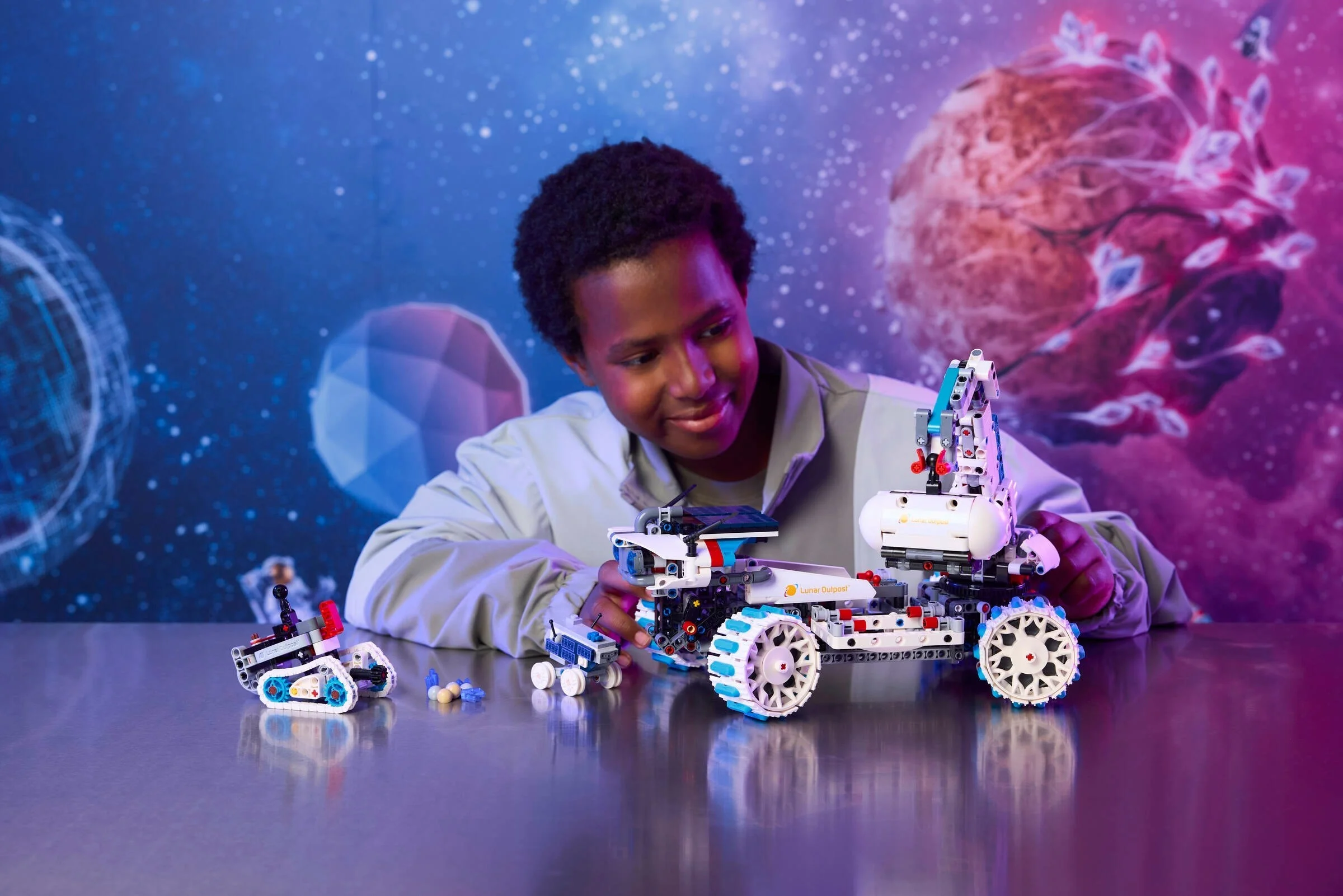 LEGO® 42211 Kosmiczny łazik księżycowy Lunar Outpost - zdjęcie 8