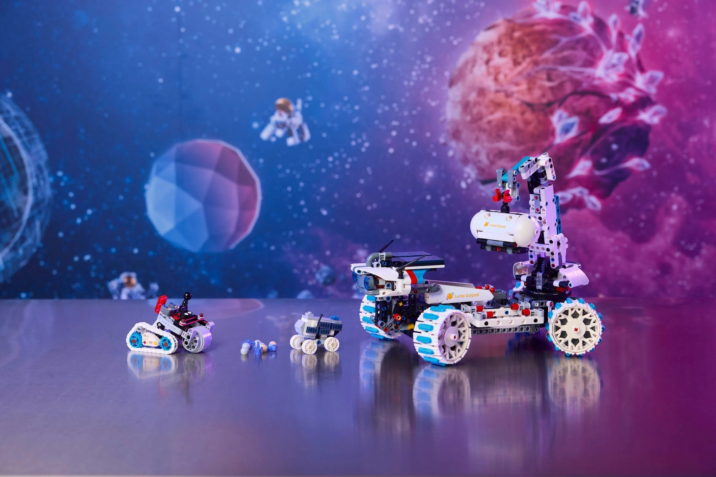 LEGO® 42211 Kosmiczny łazik księżycowy Lunar Outpost - zdjęcie 9