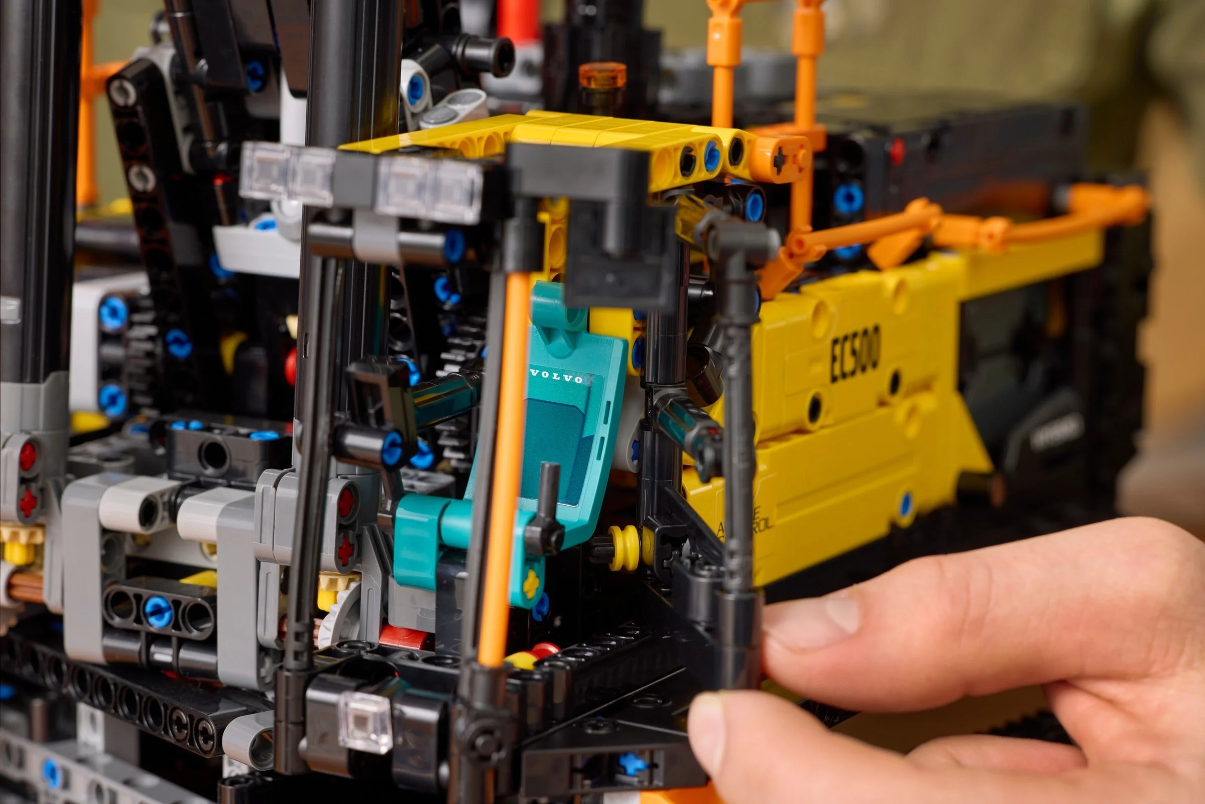 LEGO® 42215 Koparka Volvo EC500 Hybrid - zdjęcie 8