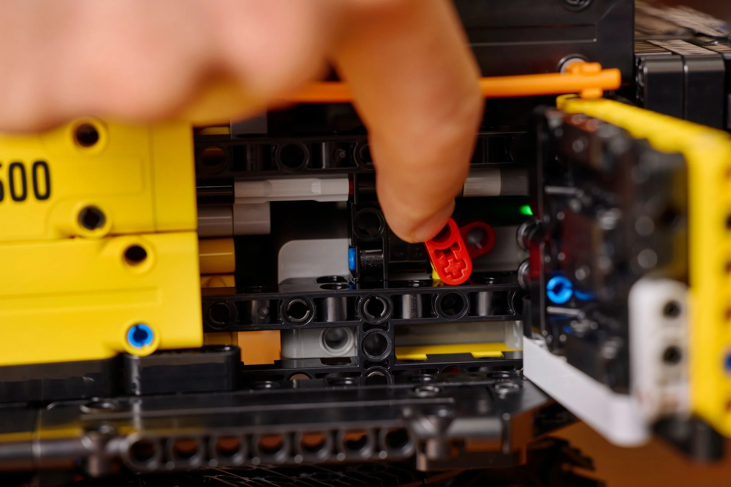 LEGO® 42215 Koparka Volvo EC500 Hybrid - zdjęcie 9