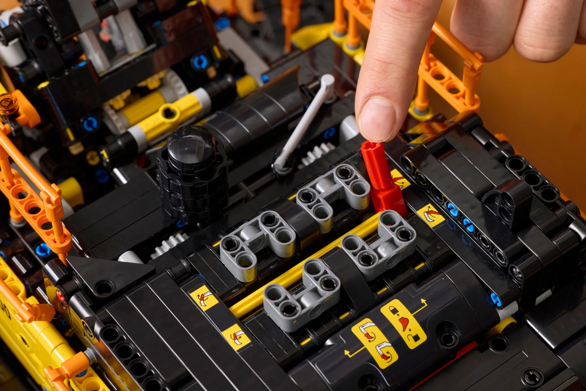 LEGO® 42215 Koparka Volvo EC500 Hybrid - zdjęcie 11