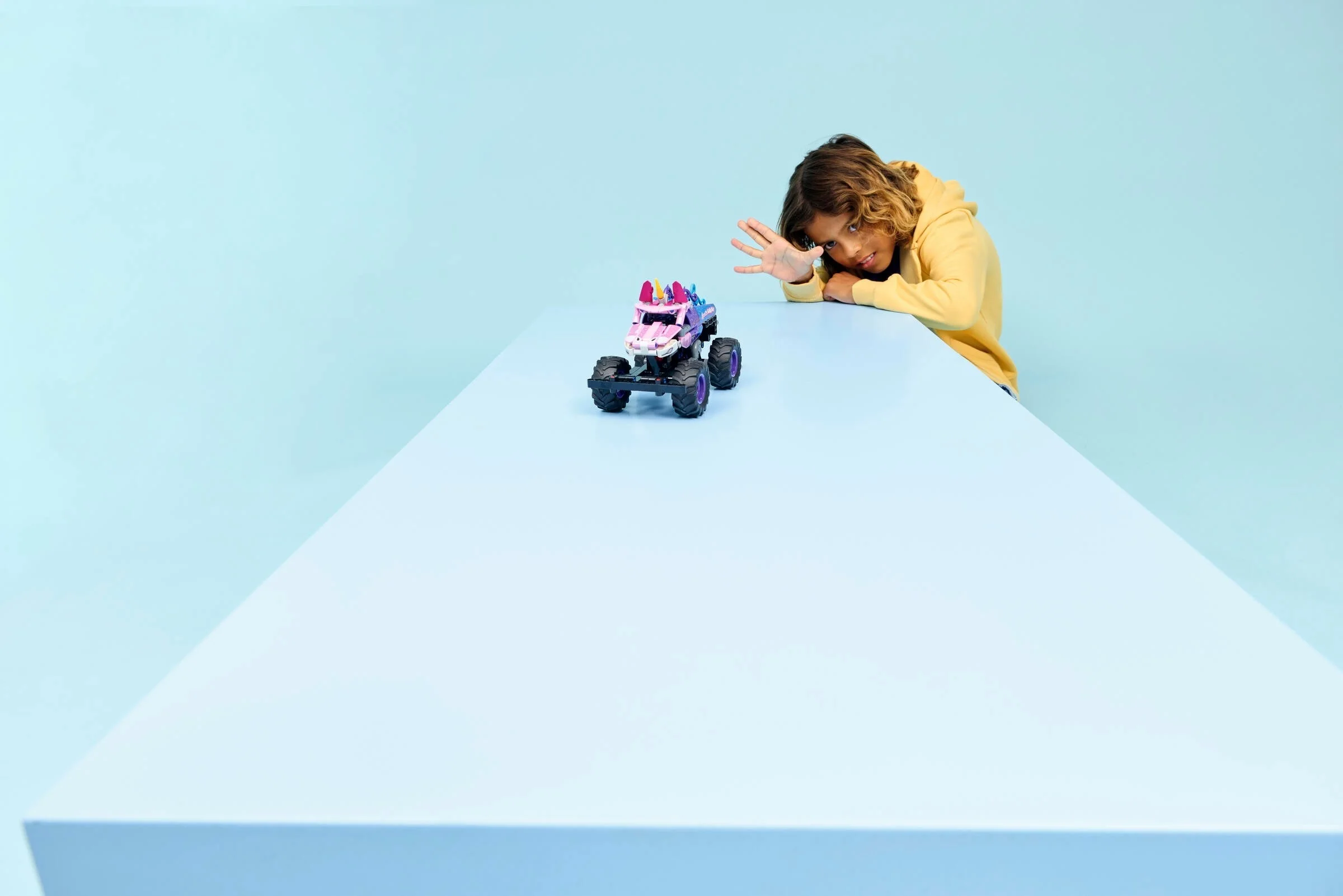 LEGO® 42220 Monster Jam™ Sparkle Smash™ z Napędem Typu Pull-Back - zdjęcie 5