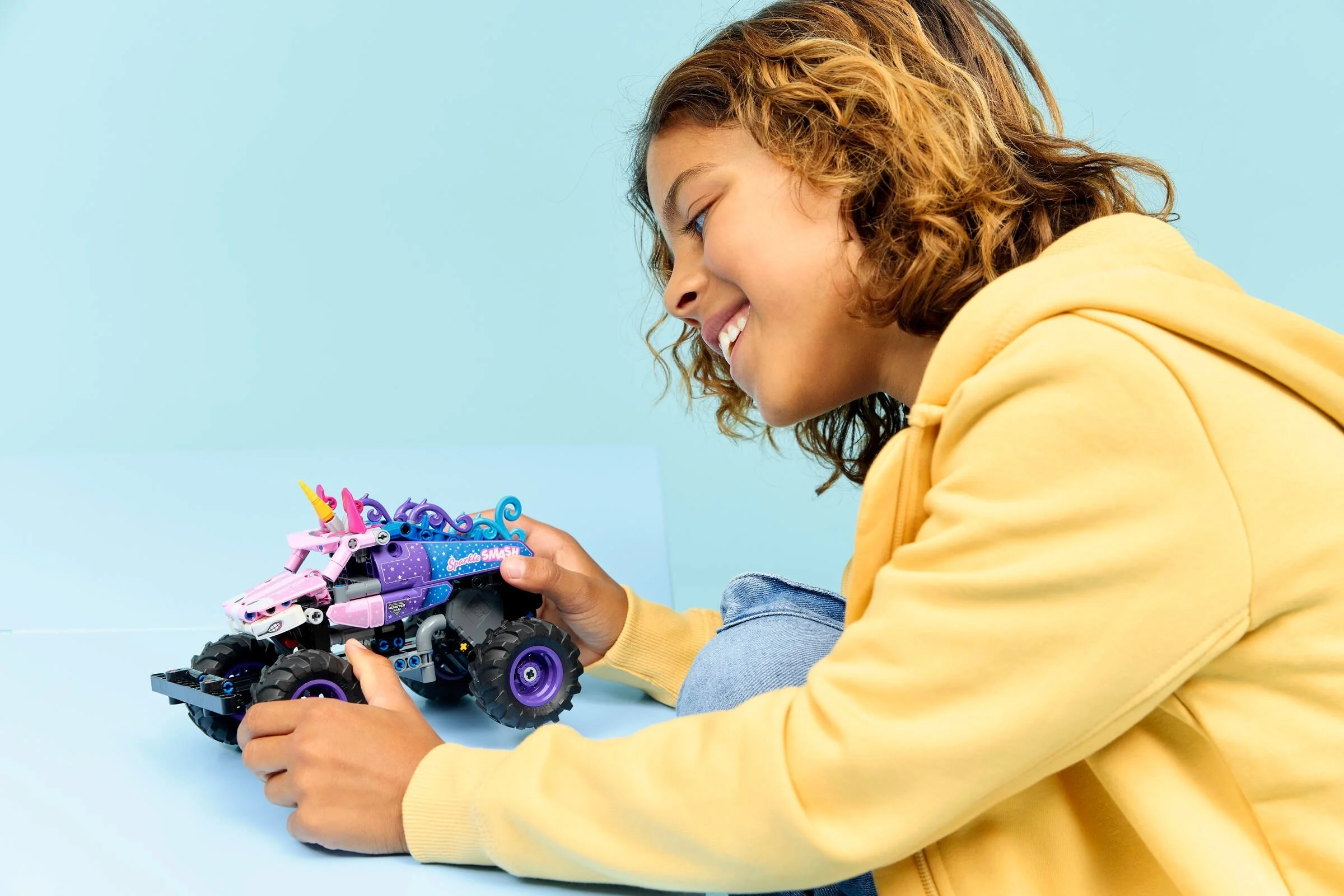 LEGO® 42220 Monster Jam™ Sparkle Smash™ z Napędem Typu Pull-Back - zdjęcie 6