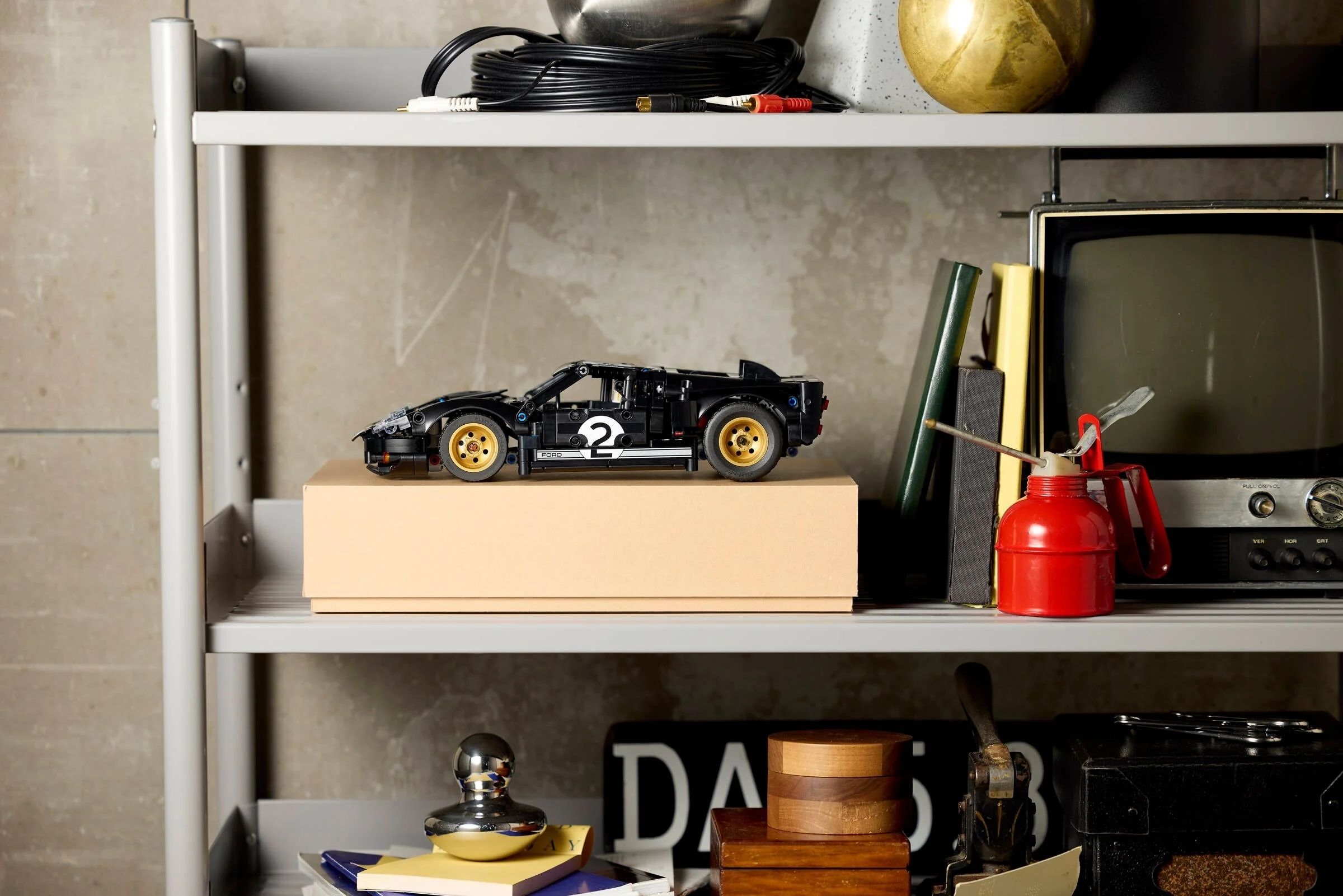 LEGO® 42223 Samochód Wyścigowy 1966 Ford Gt40 Mkii - zdjęcie 13