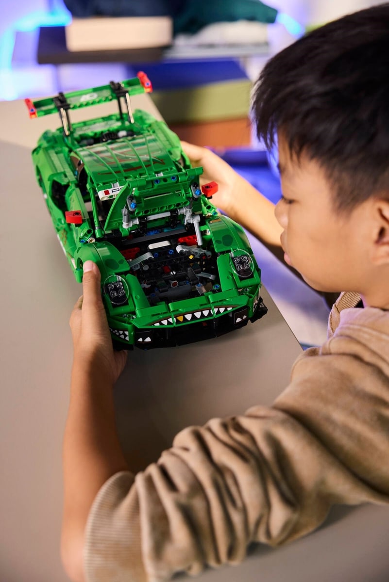 LEGO® 42224 Samochód Porsche 911 GT3 R REXY AO Racing - zdjęcie 10
