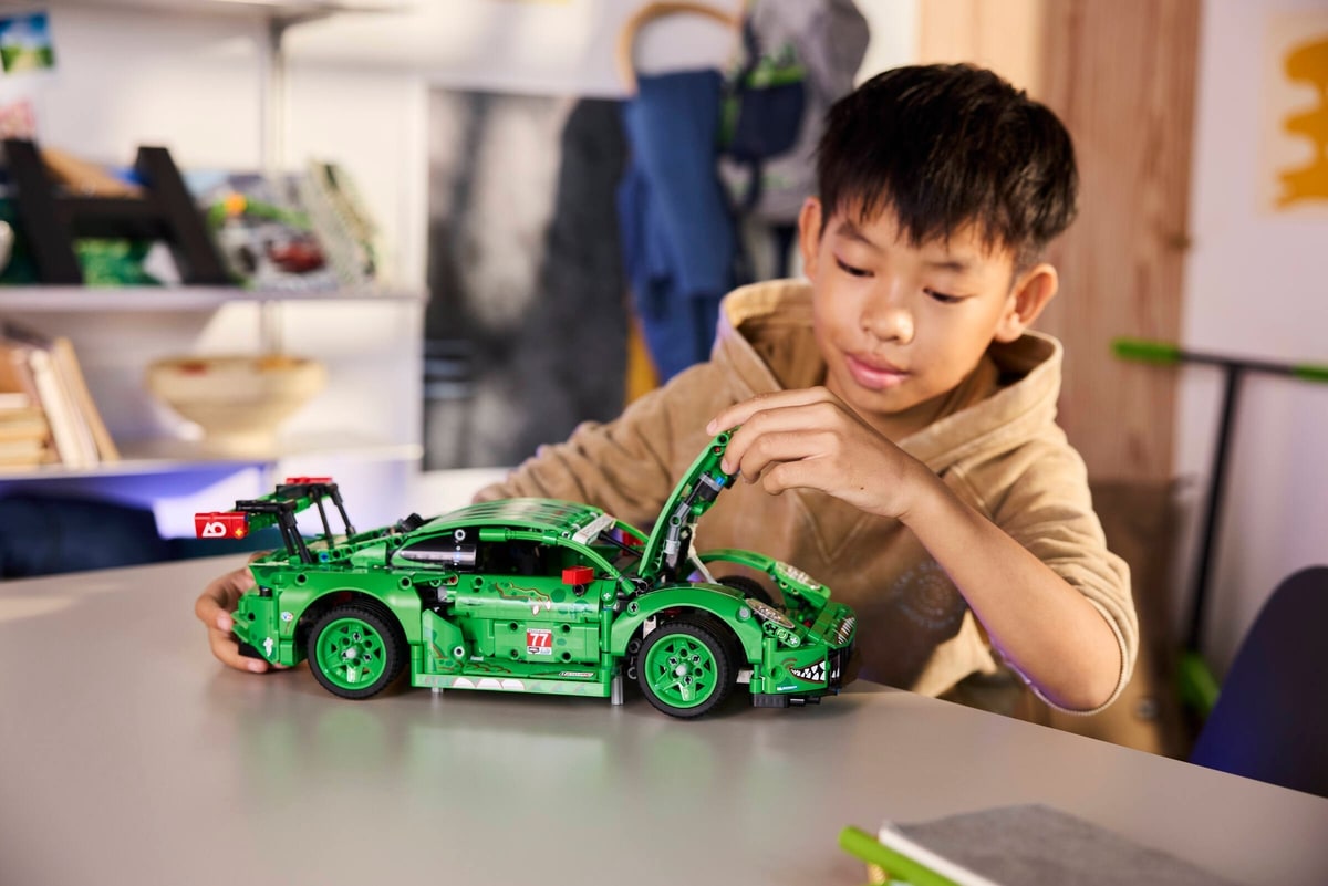 LEGO® 42224 Samochód Porsche 911 GT3 R REXY AO Racing - zdjęcie 12