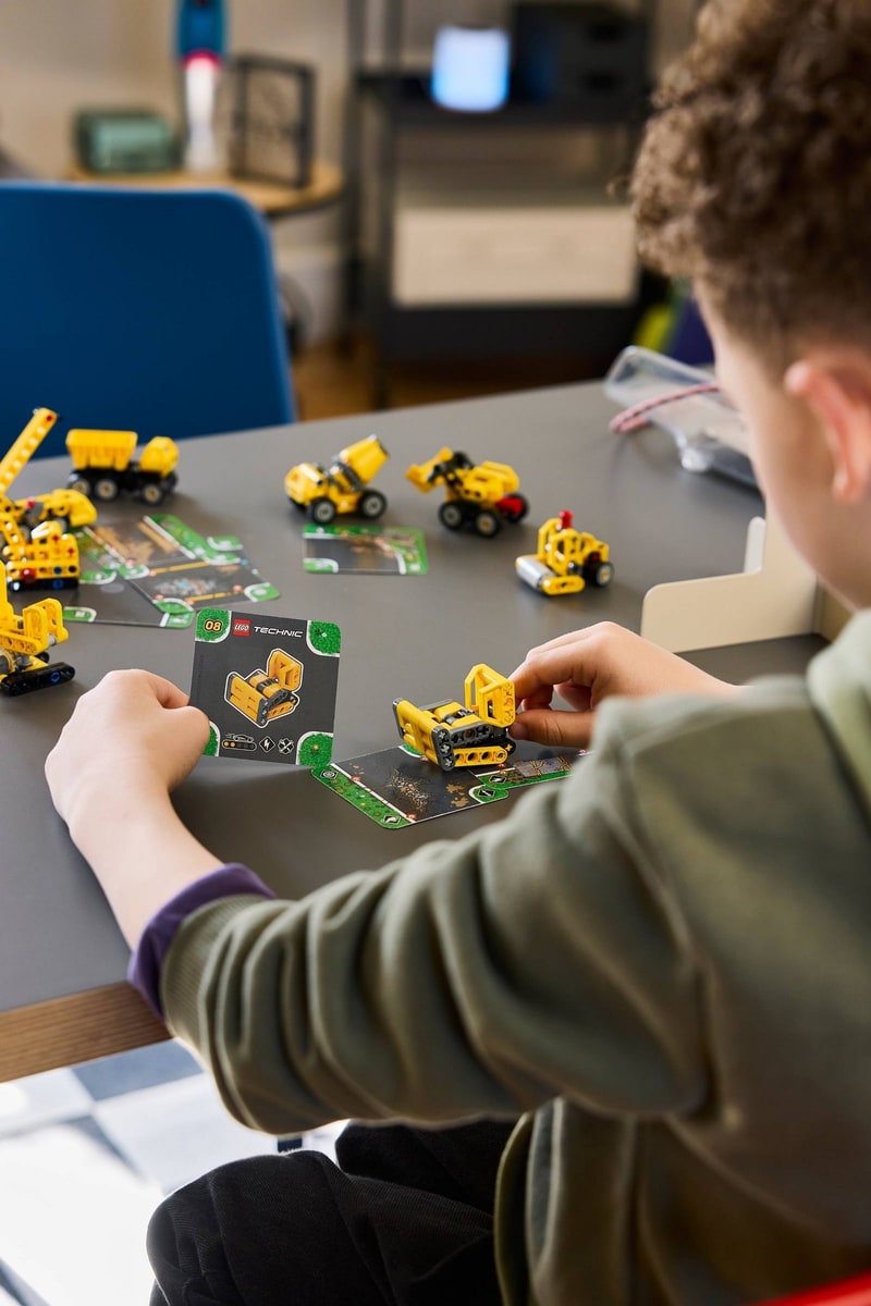 LEGO® 42233 Potężne maszyny - zdjęcie 9