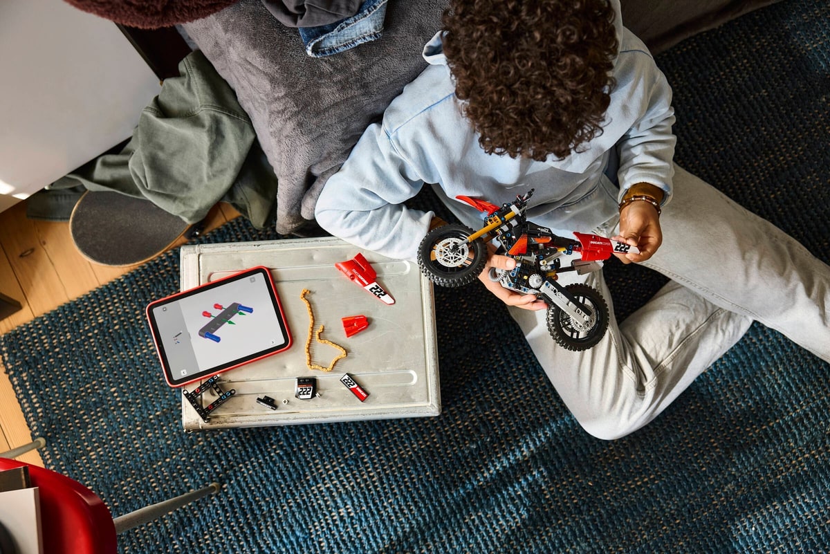 LEGO® 42238 Motocykl Ducati Desmo450 MX Factory - zdjęcie 4