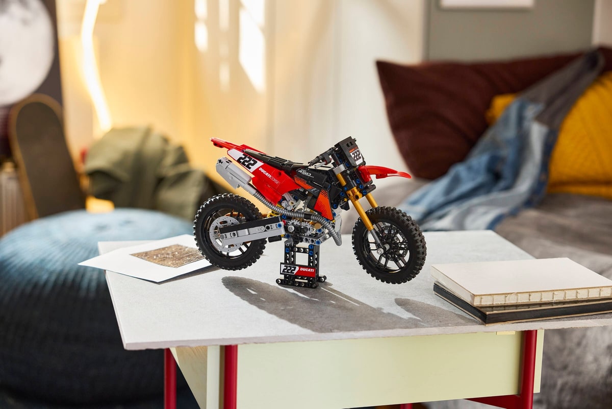 LEGO® 42238 Motocykl Ducati Desmo450 MX Factory - zdjęcie 6